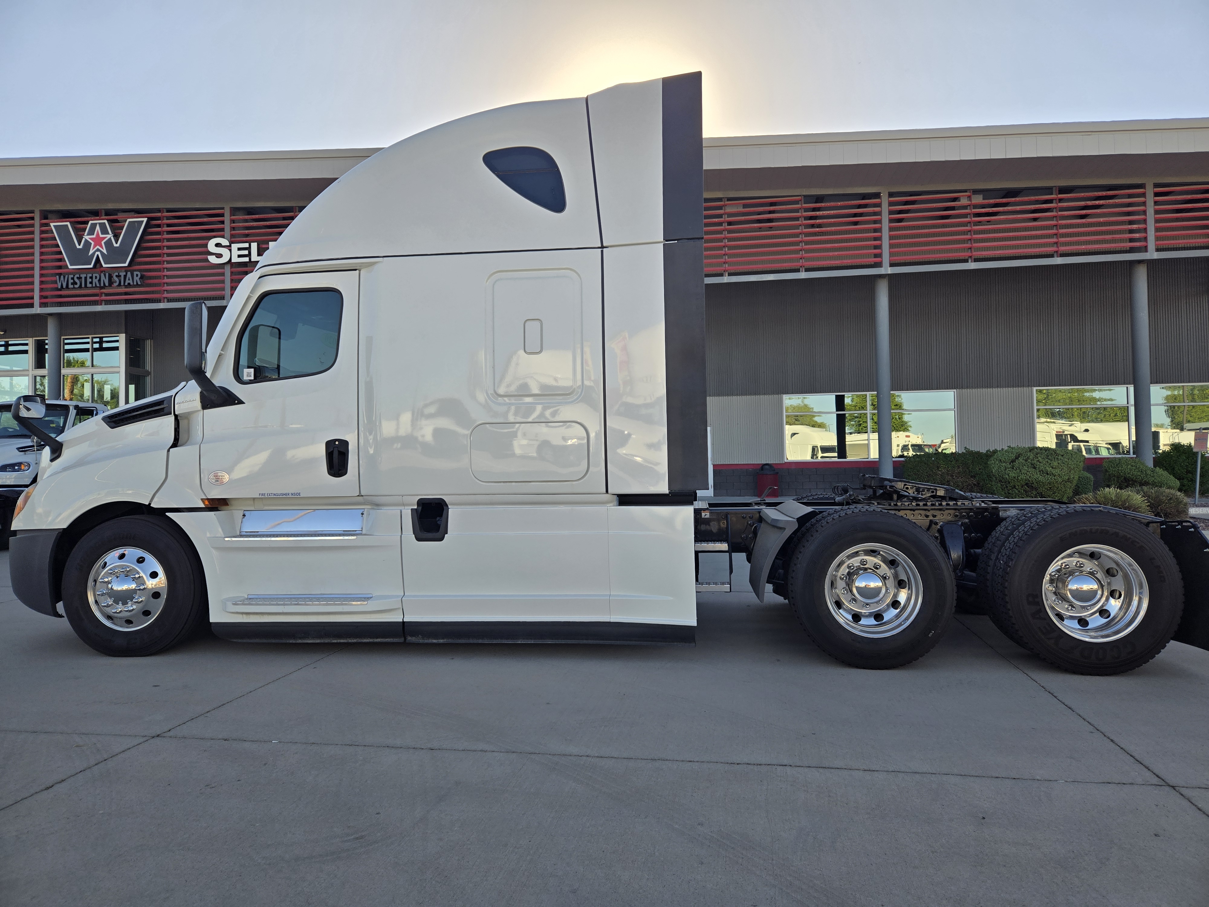 2020 FREIGHTLINER CASCADIA 126SLP - image 8