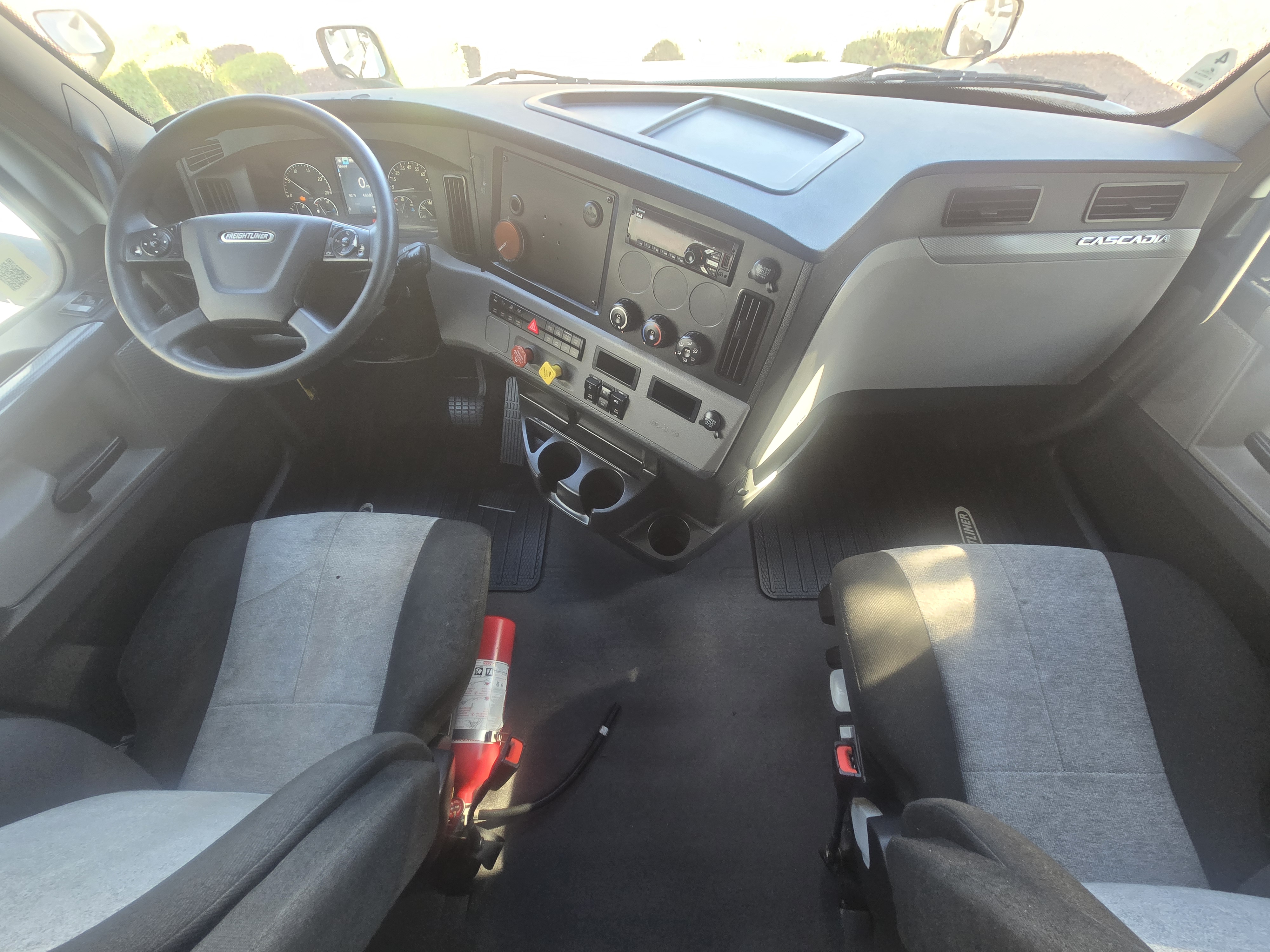 2020 FREIGHTLINER CASCADIA 126SLP - image 9