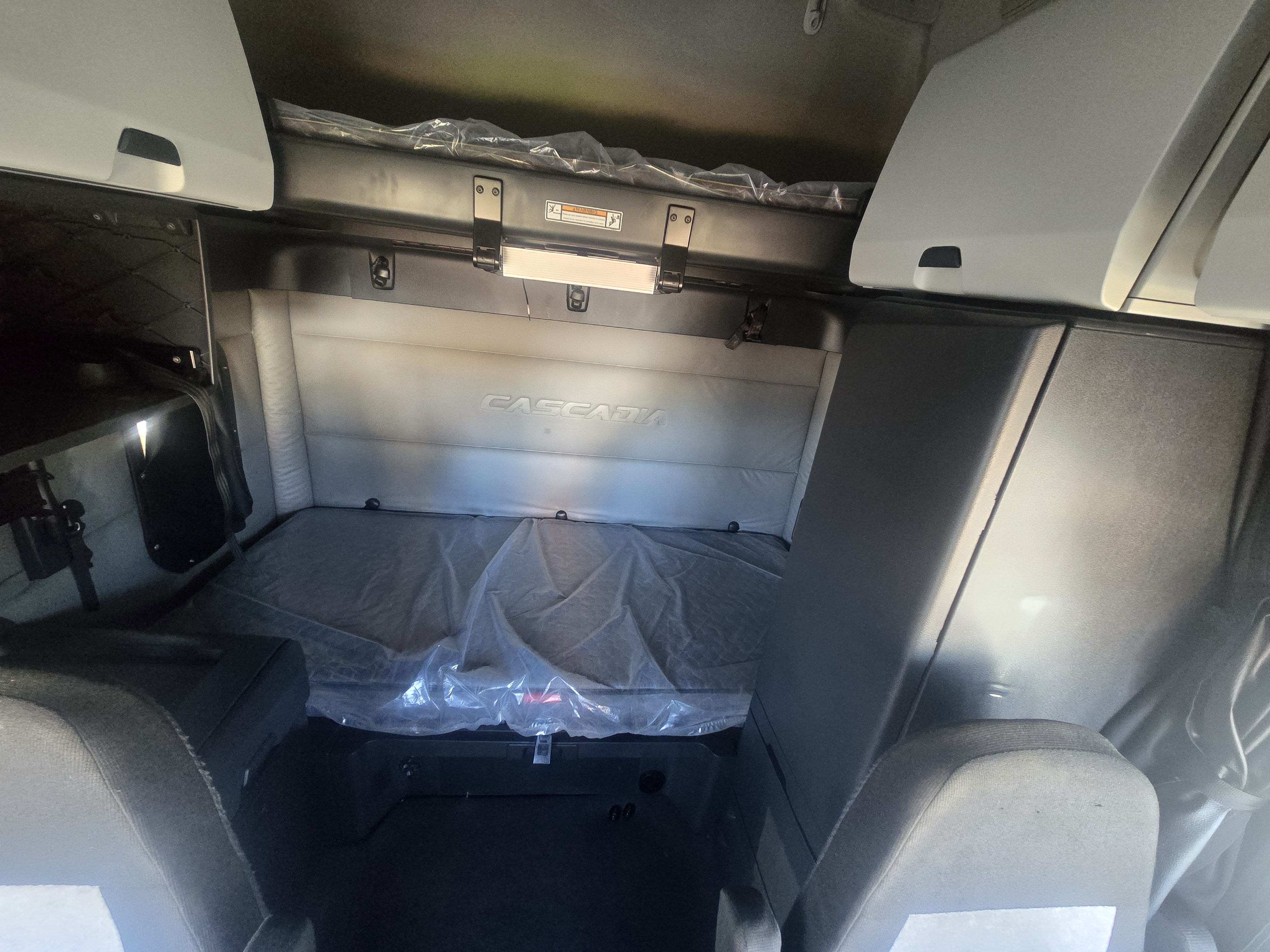 2020 FREIGHTLINER CASCADIA 126SLP - image 10