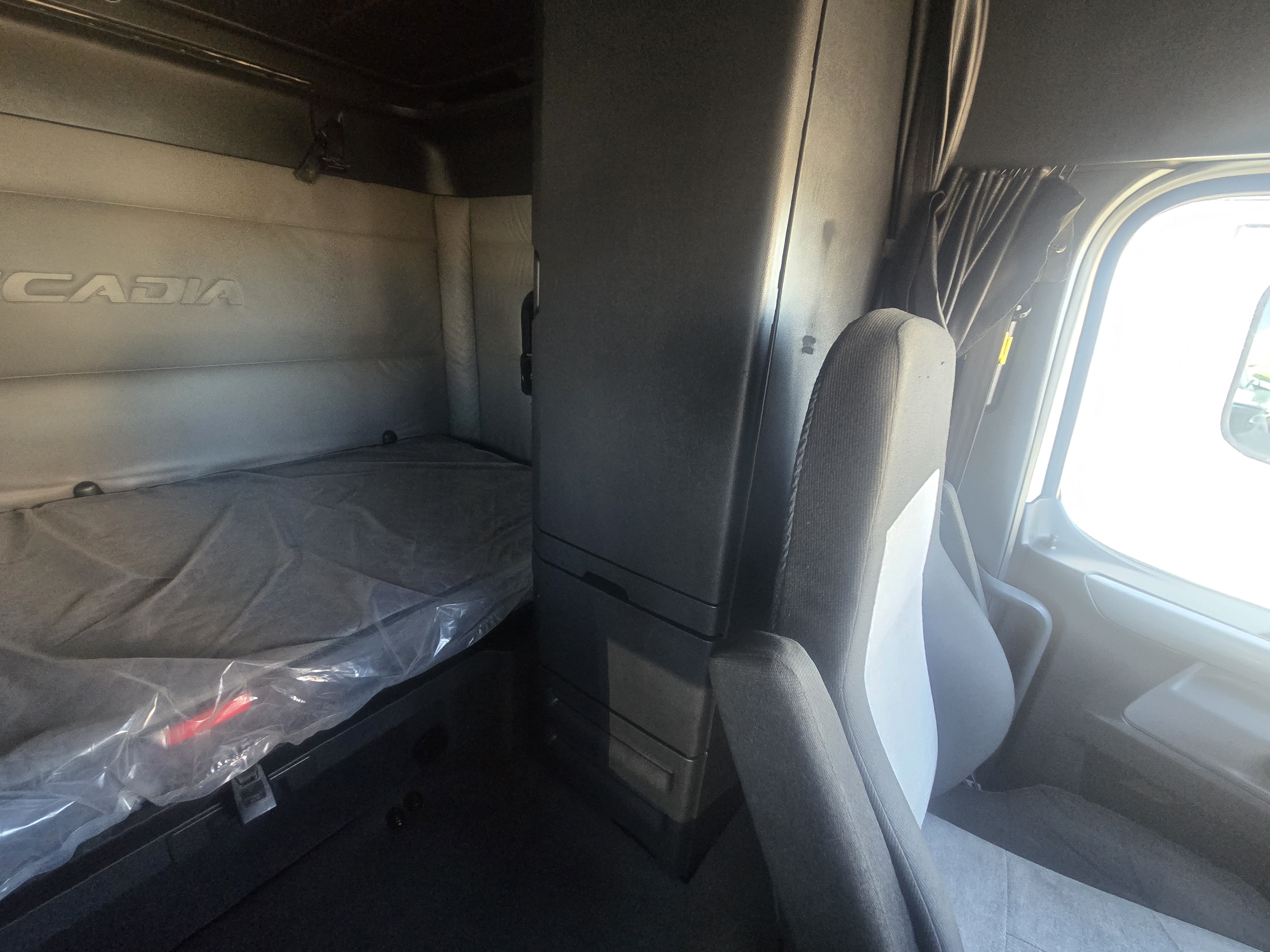 2020 FREIGHTLINER CASCADIA 126SLP - image 12