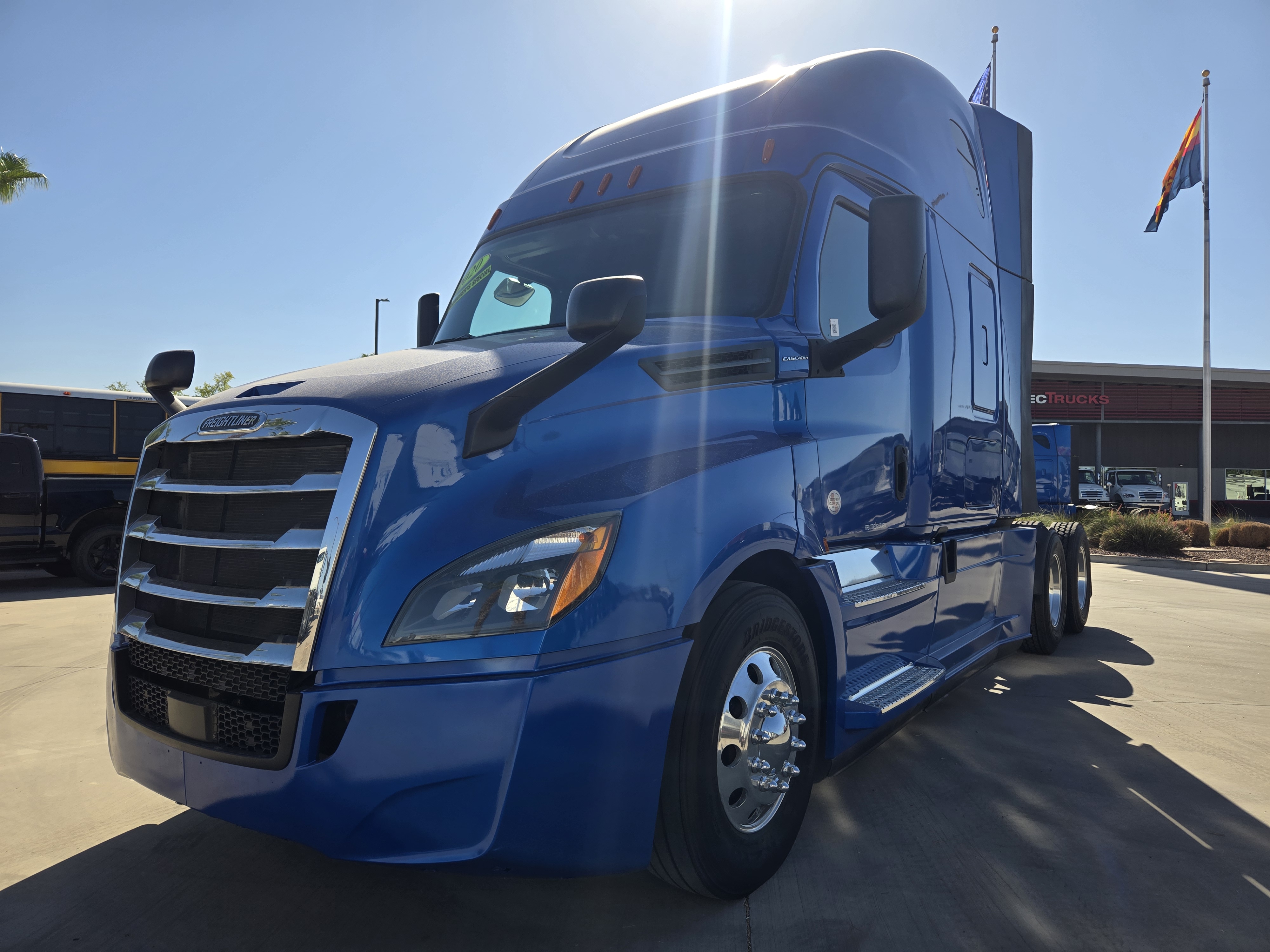 2020 FREIGHTLINER CASCADIA 126SLP - image 1
