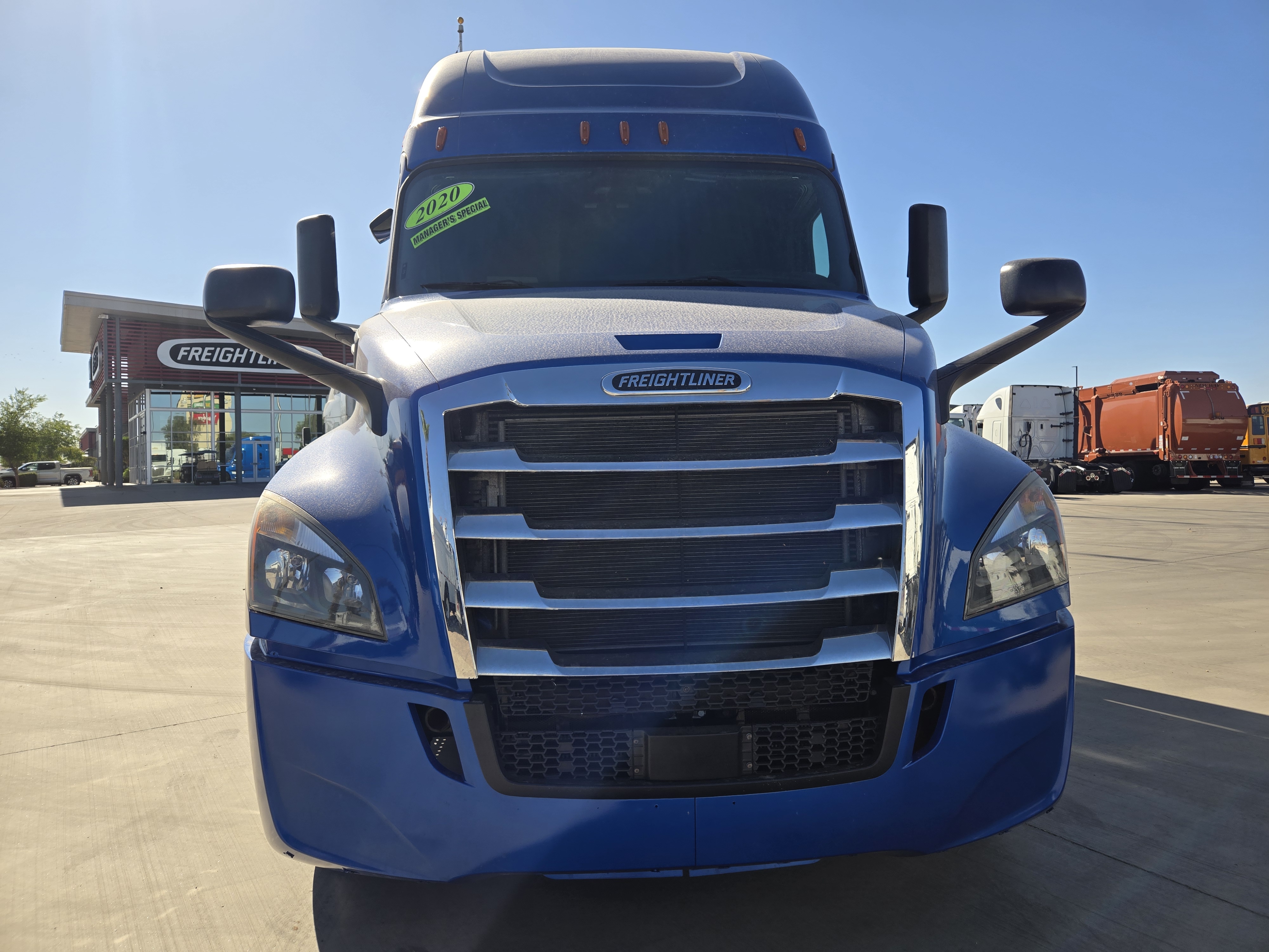2020 FREIGHTLINER CASCADIA 126SLP - image 2