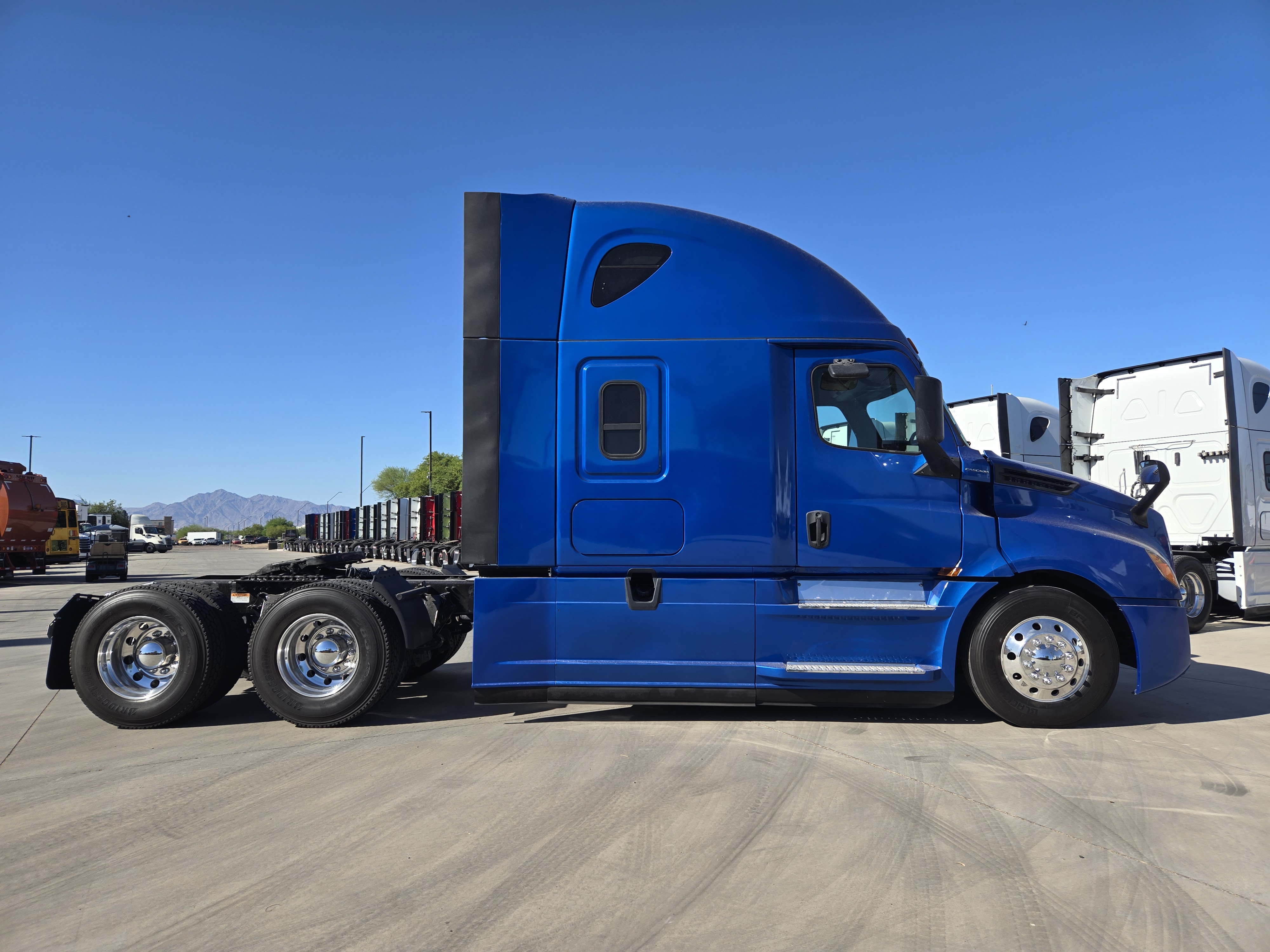2020 FREIGHTLINER CASCADIA 126SLP - image 7