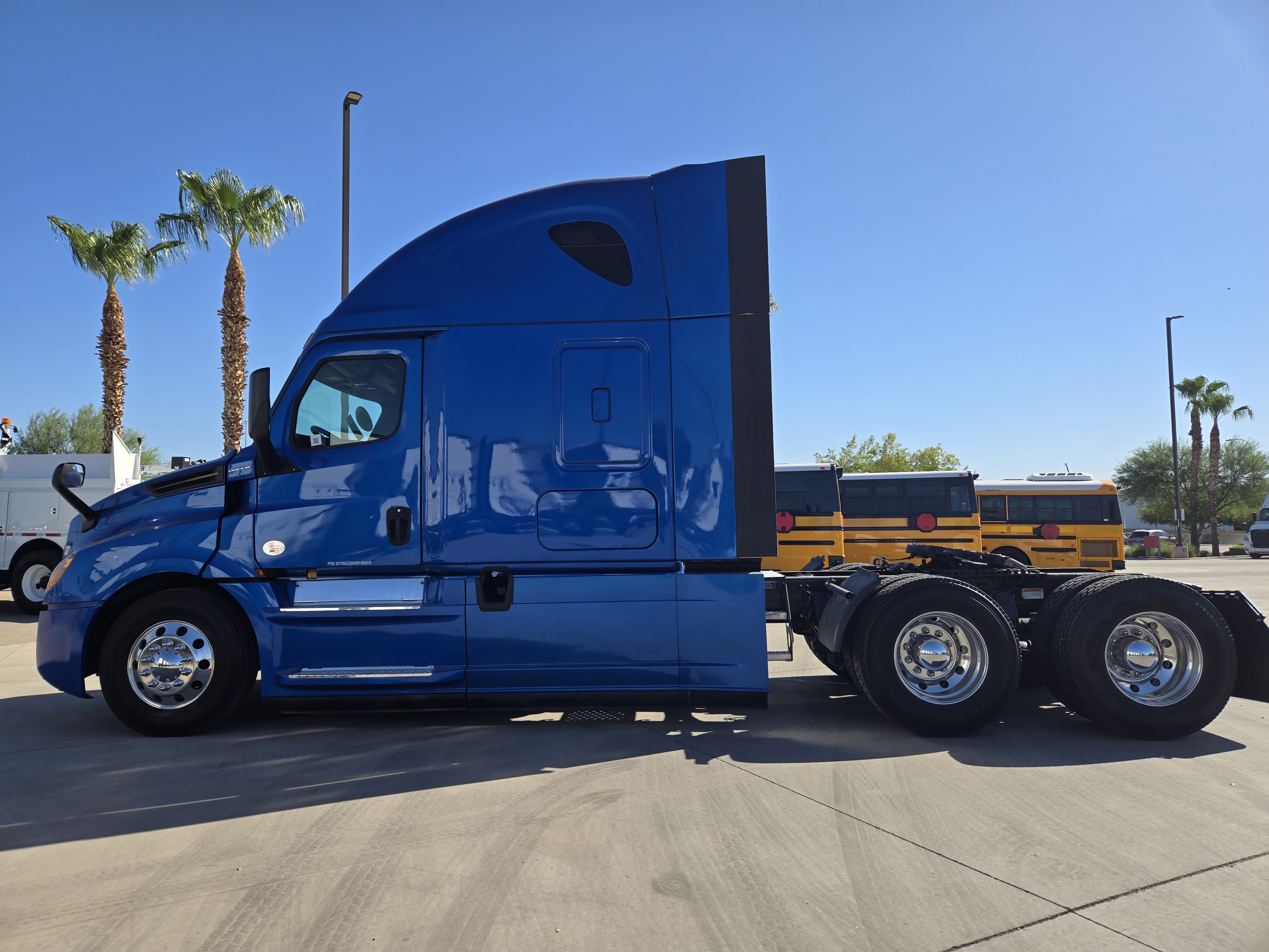 2020 FREIGHTLINER CASCADIA 126SLP - image 3