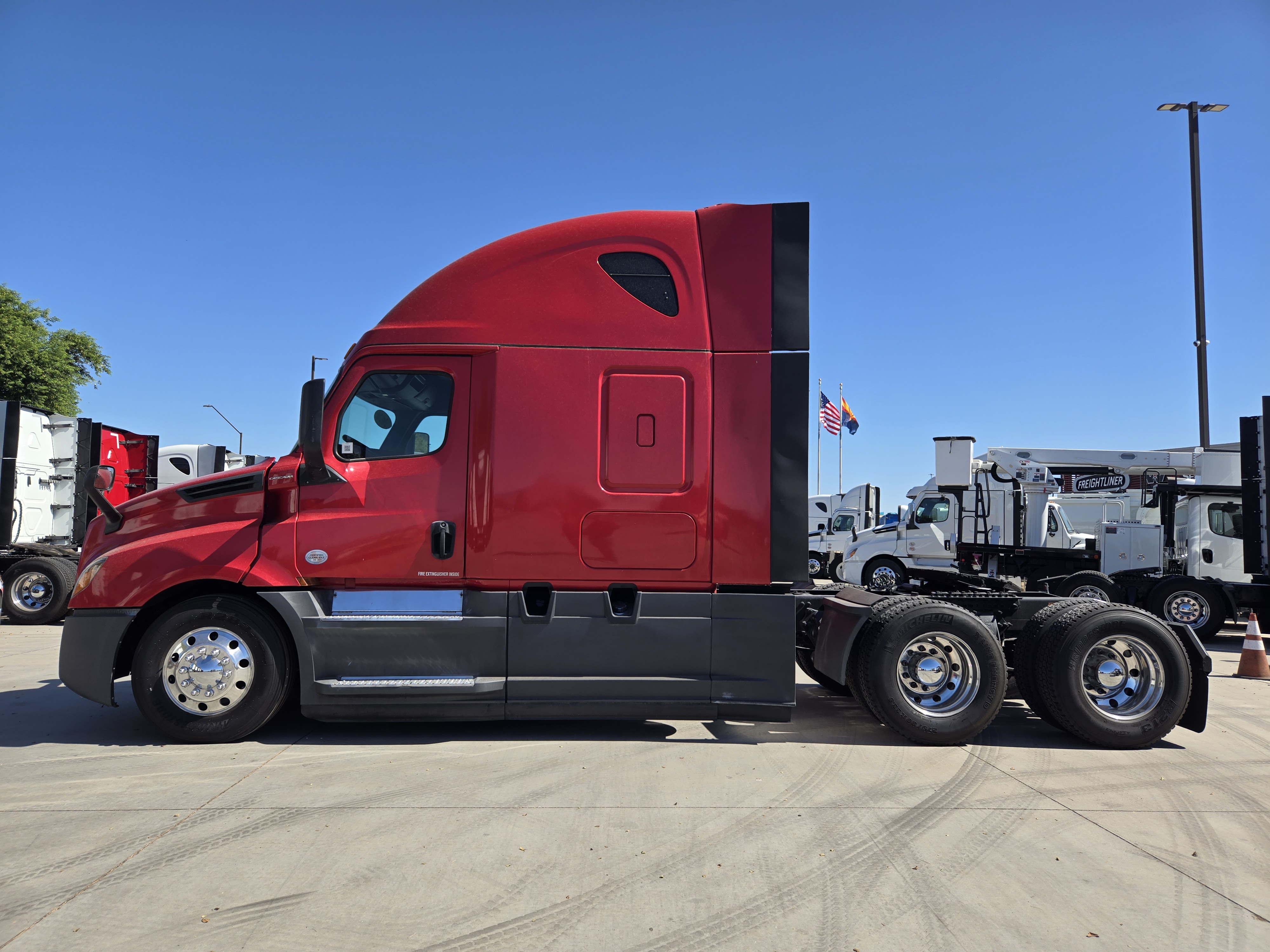 2020 FREIGHTLINER CASCADIA 126SLP - image 3