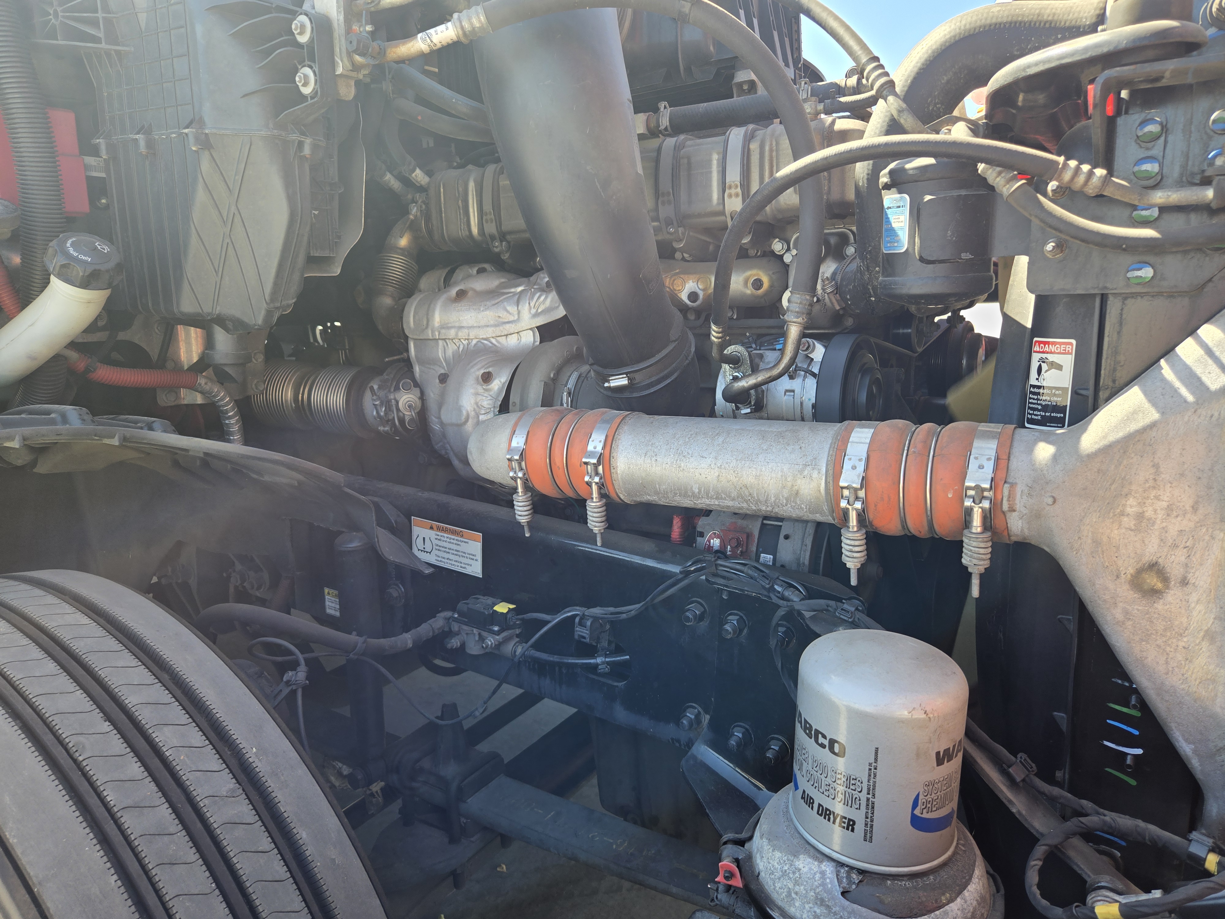 2020 FREIGHTLINER CASCADIA 126SLP - image 10