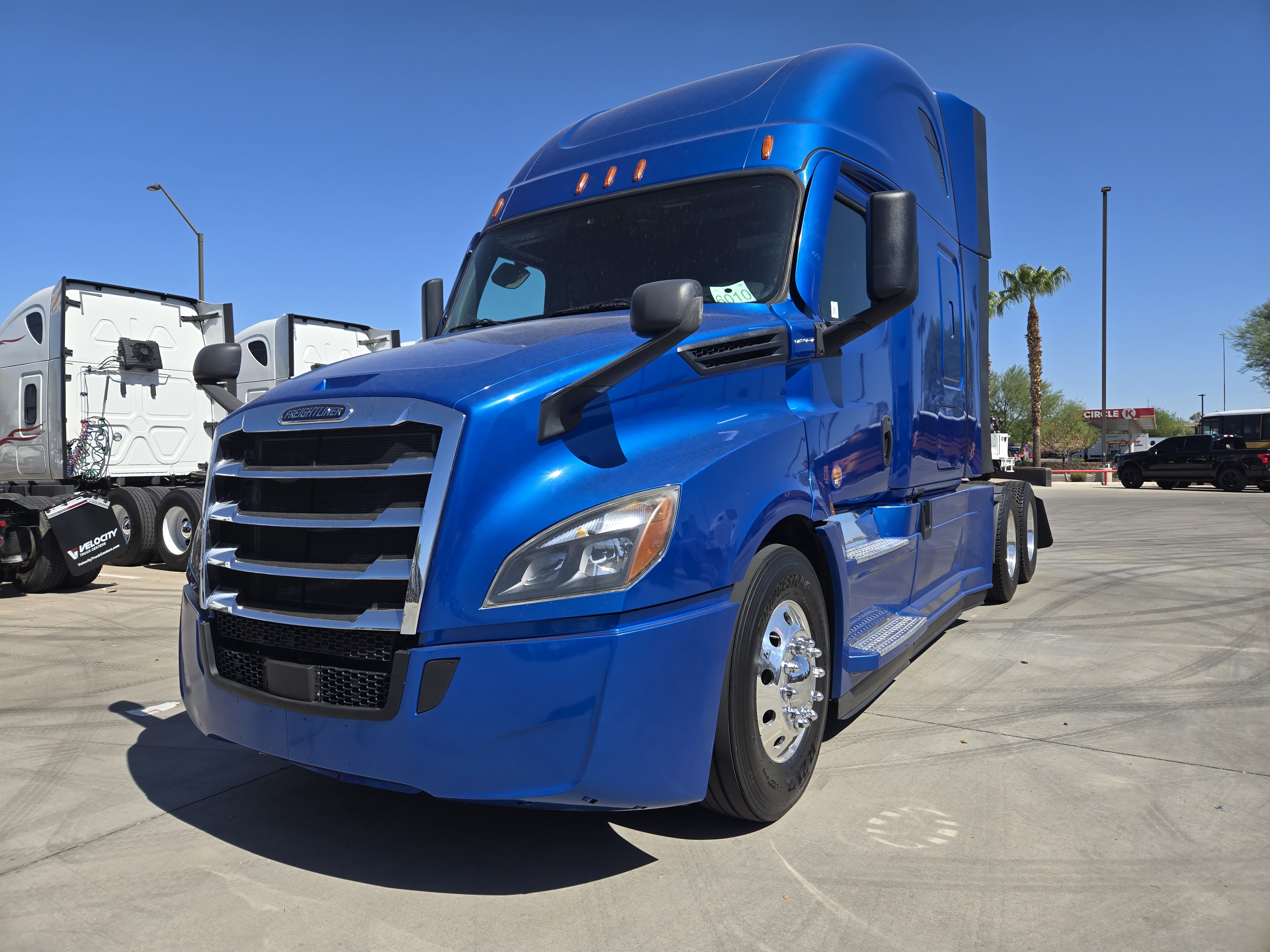 2020 FREIGHTLINER CASCADIA 126SLP - image 1