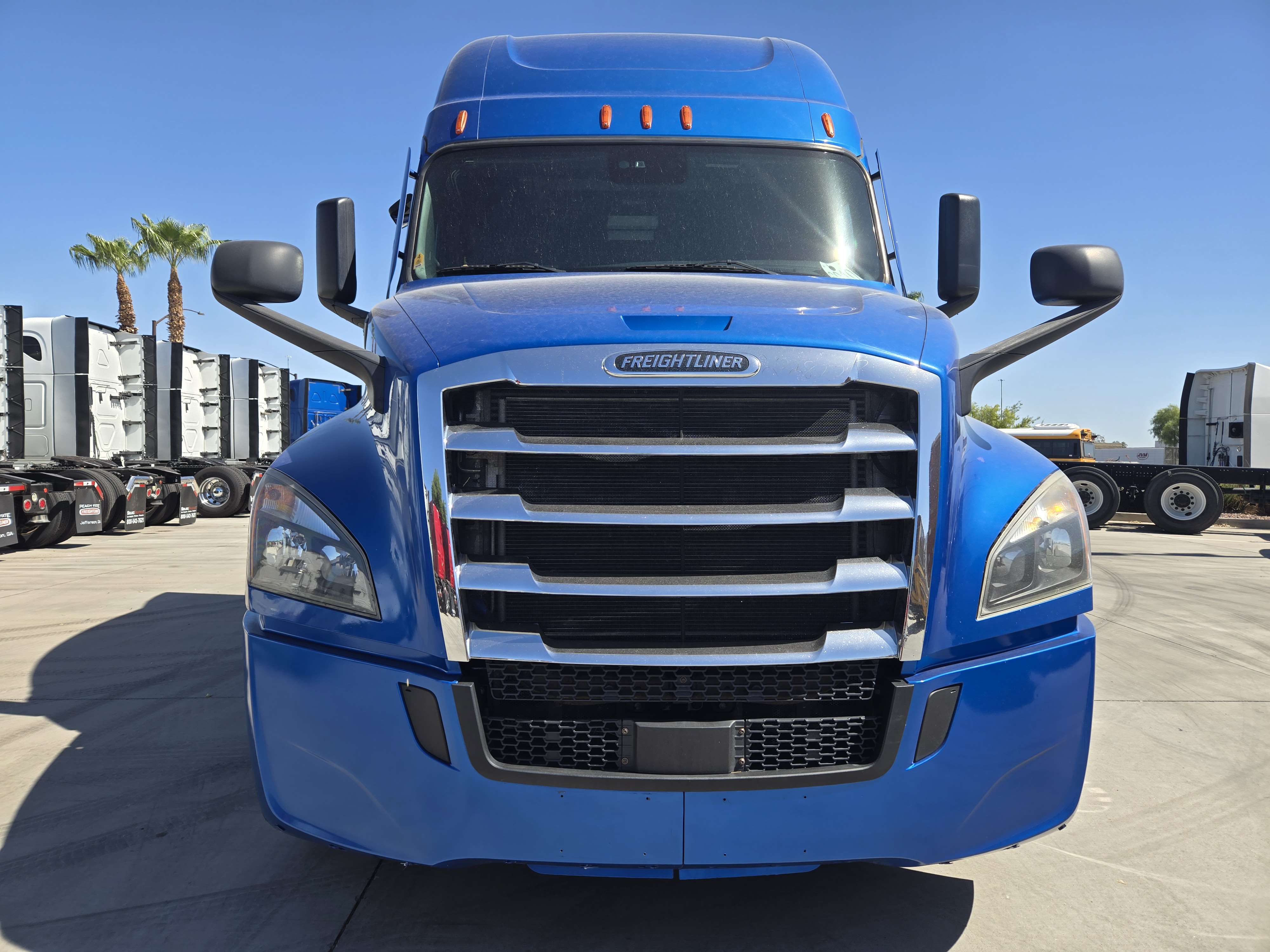2020 FREIGHTLINER CASCADIA 126SLP - image 2