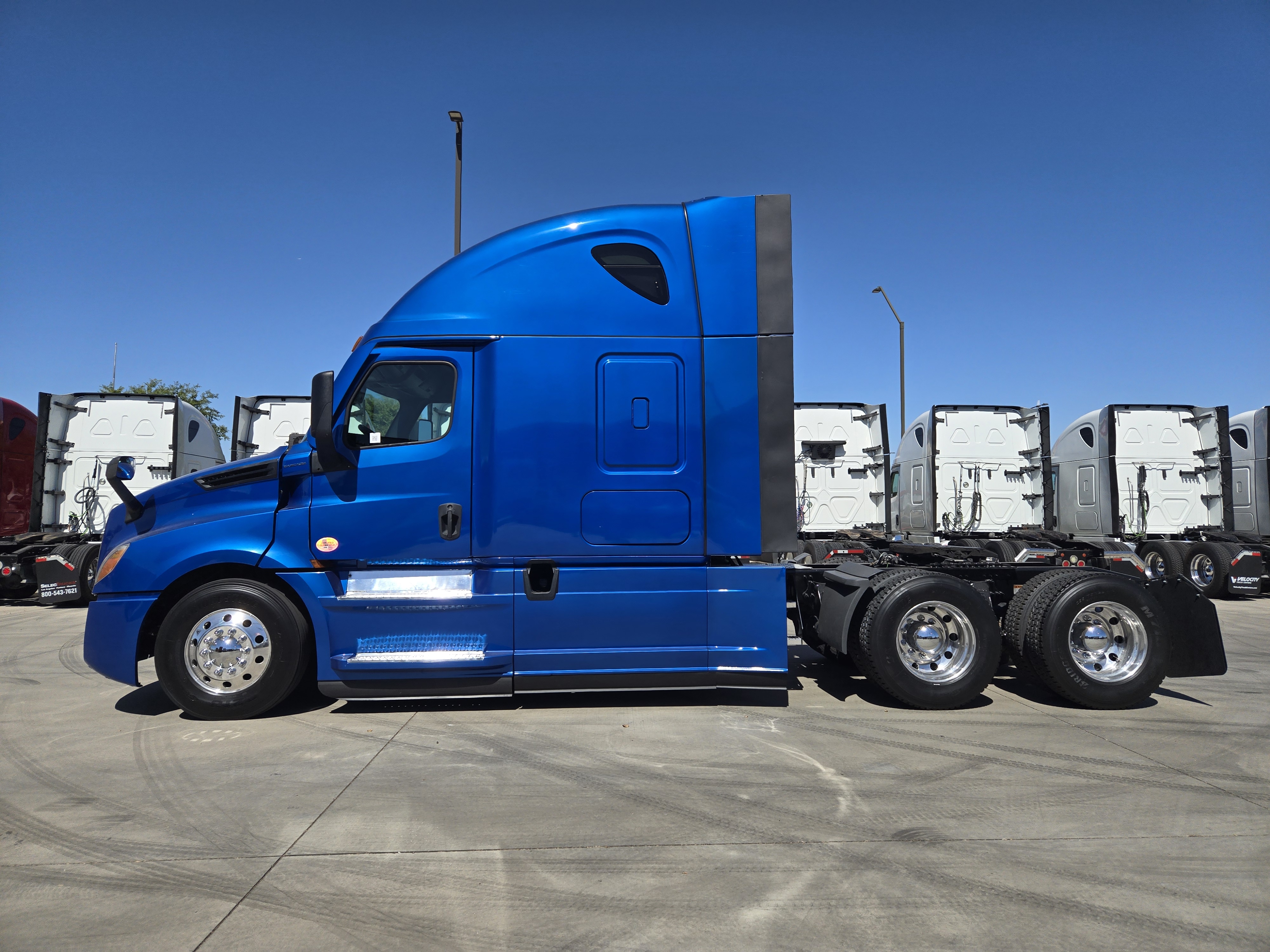 2020 FREIGHTLINER CASCADIA 126SLP - image 3