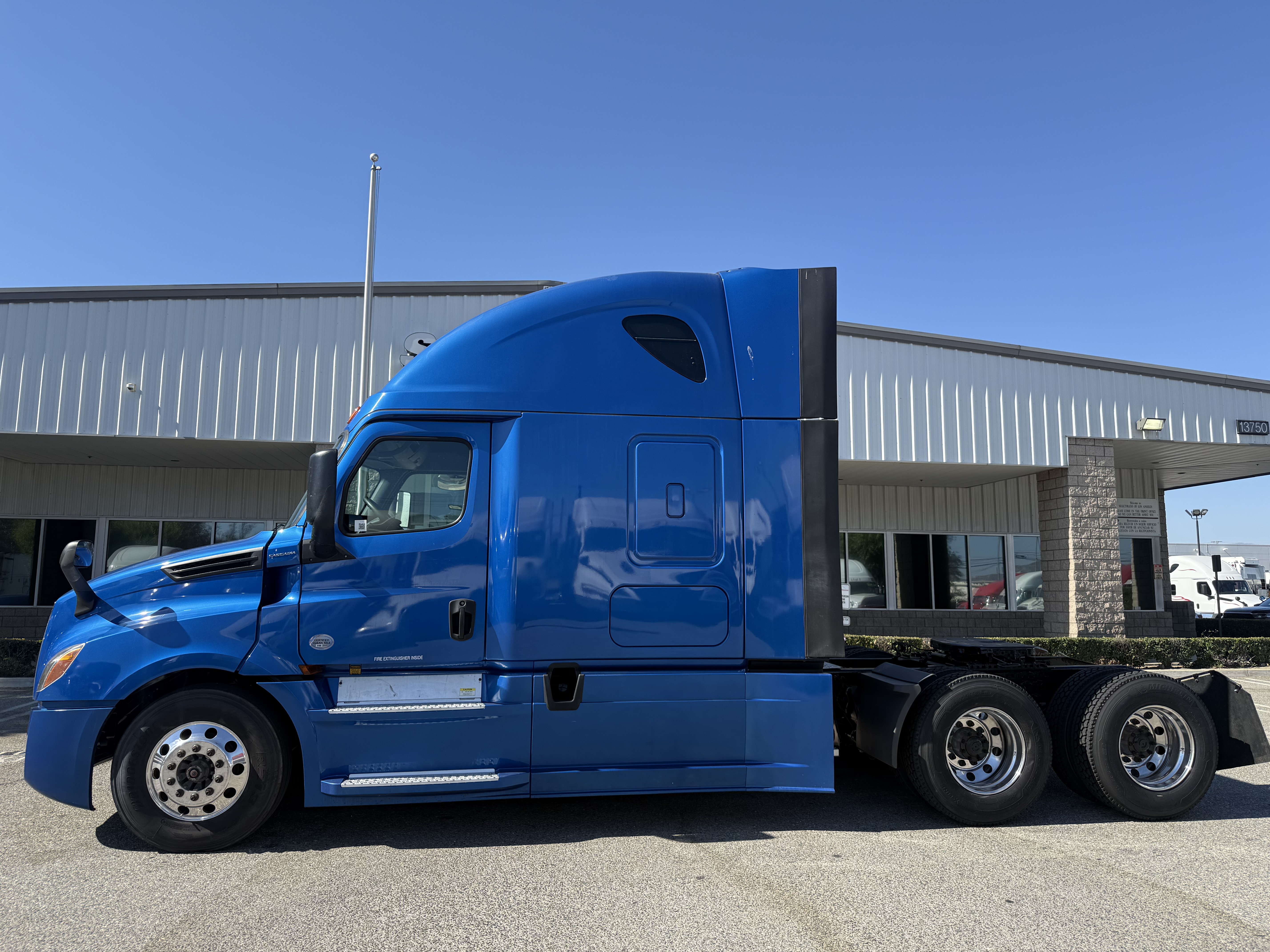 2020 FREIGHTLINER CASCADIA 126SLP - image 3