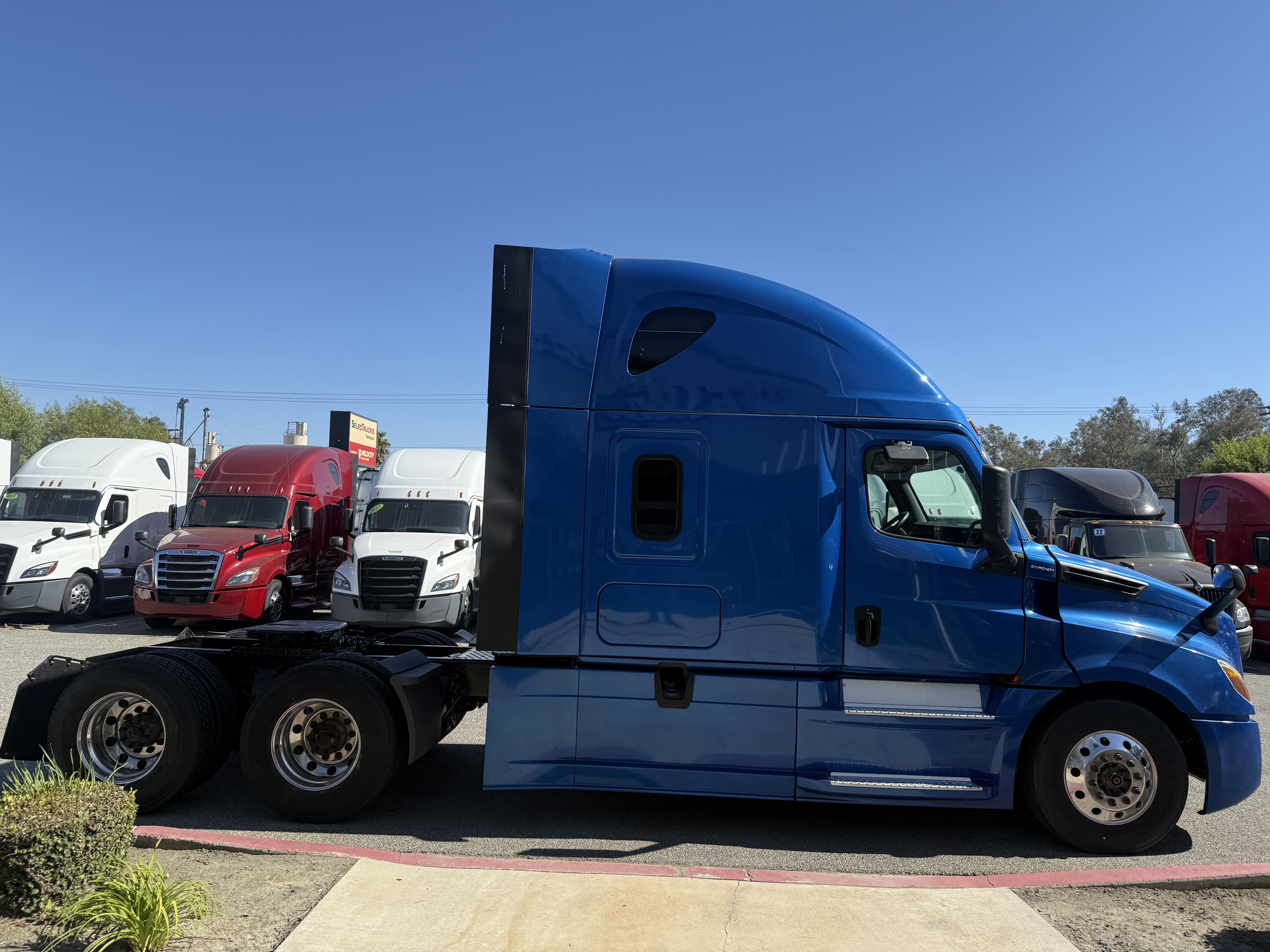 2020 FREIGHTLINER CASCADIA 126SLP - image 8