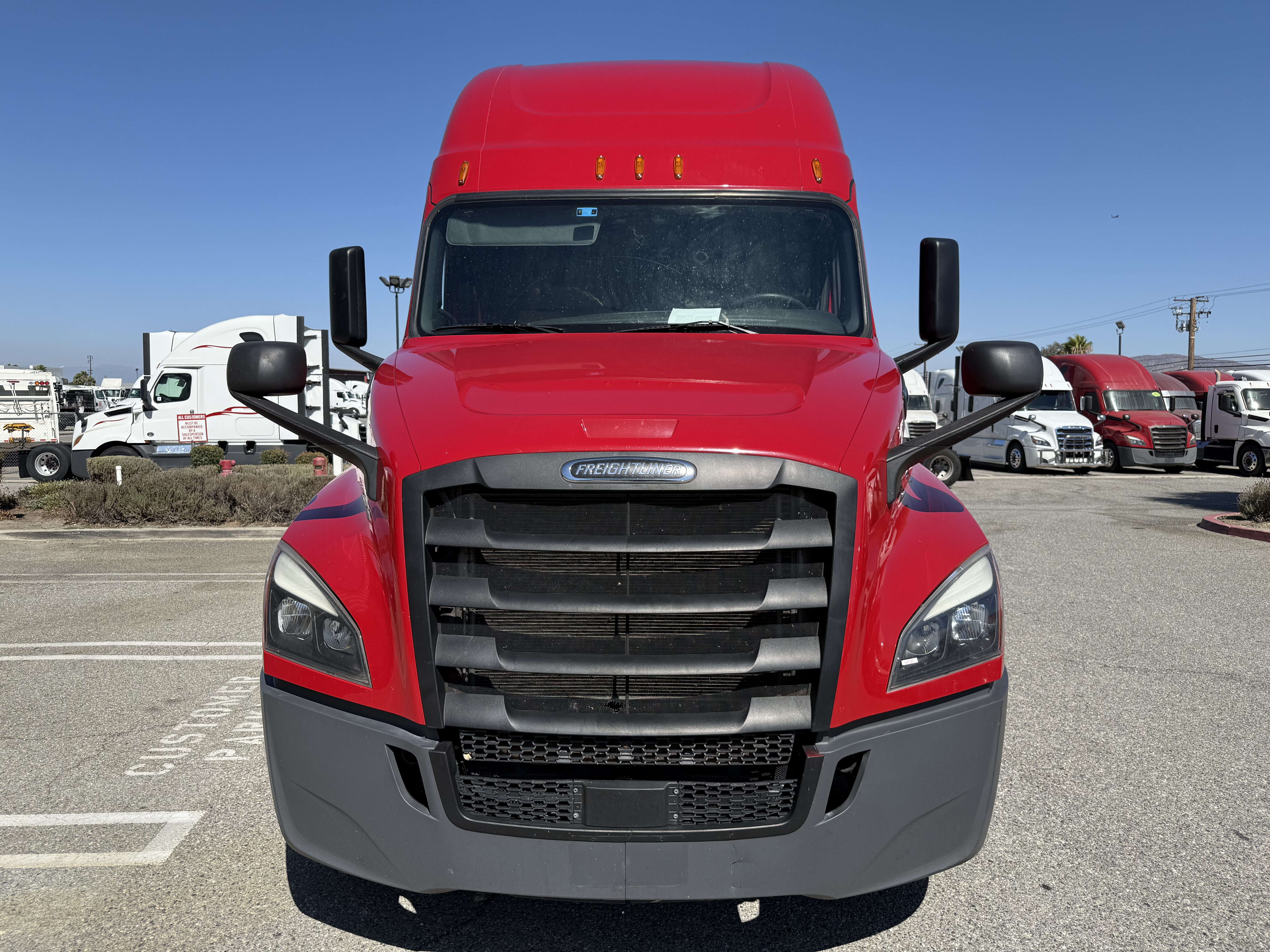 2020 FREIGHTLINER CASCADIA 126SLP - image 2