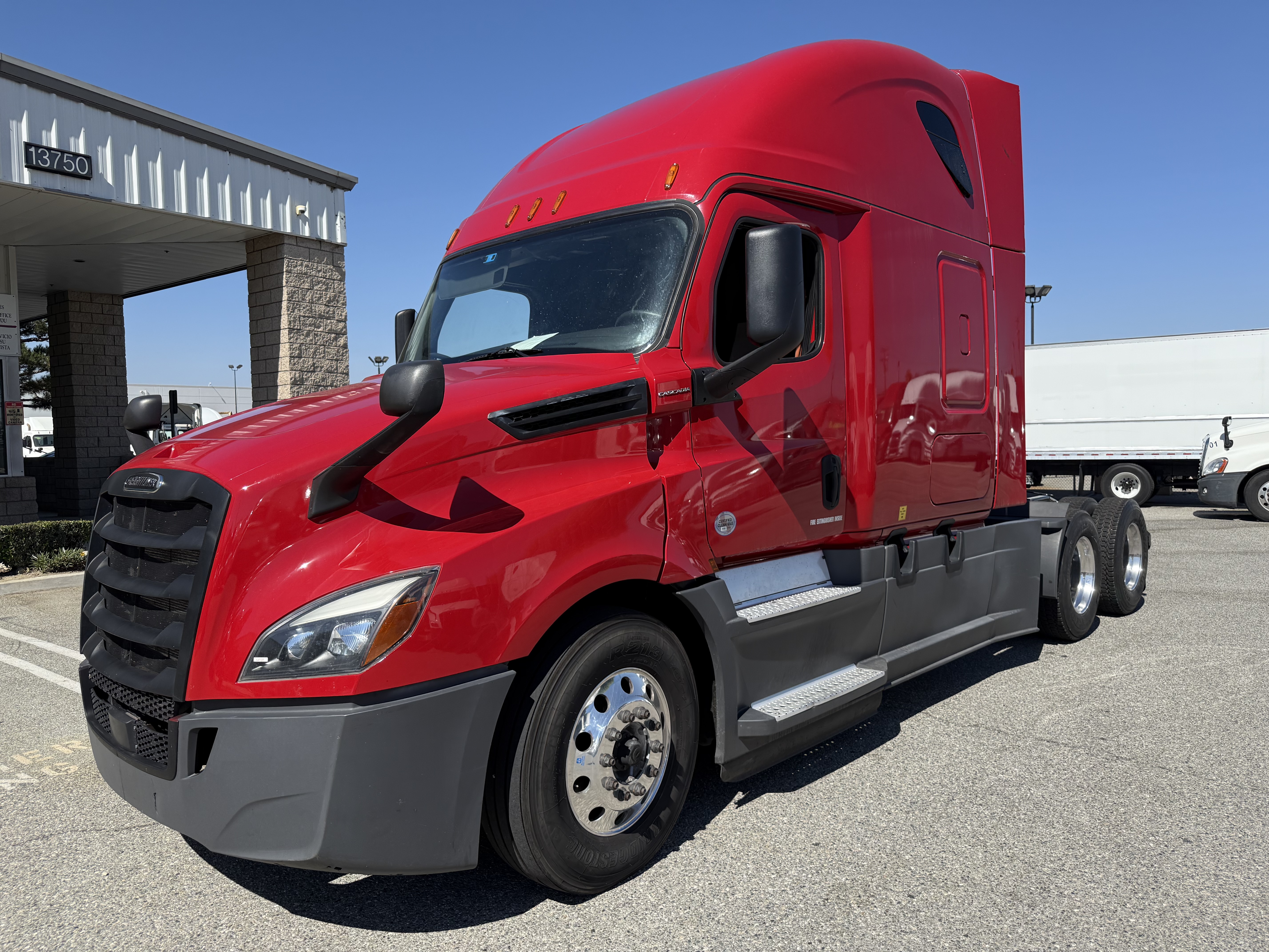 2020 FREIGHTLINER CASCADIA 126SLP - image 1