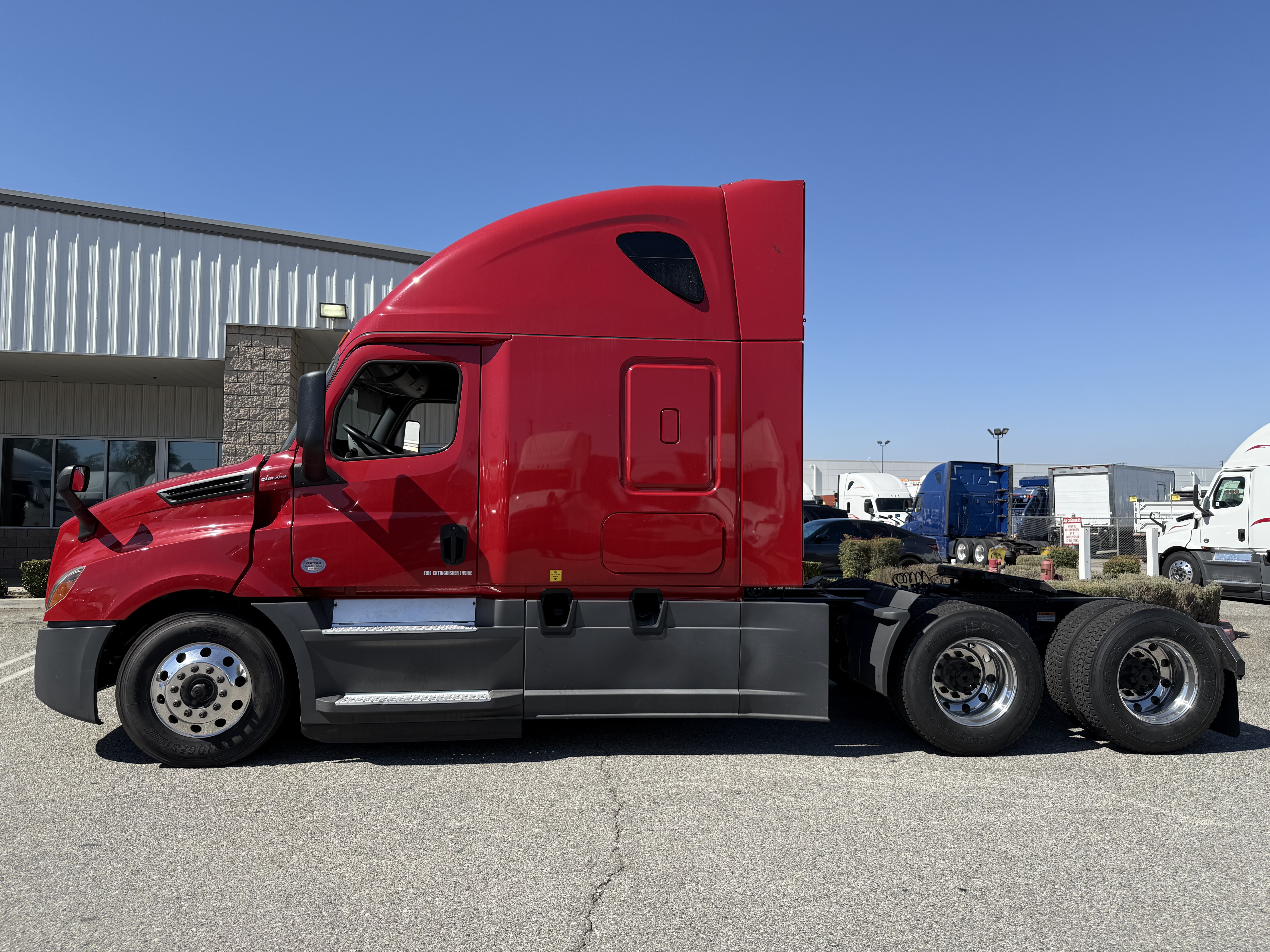 2020 FREIGHTLINER CASCADIA 126SLP - image 3