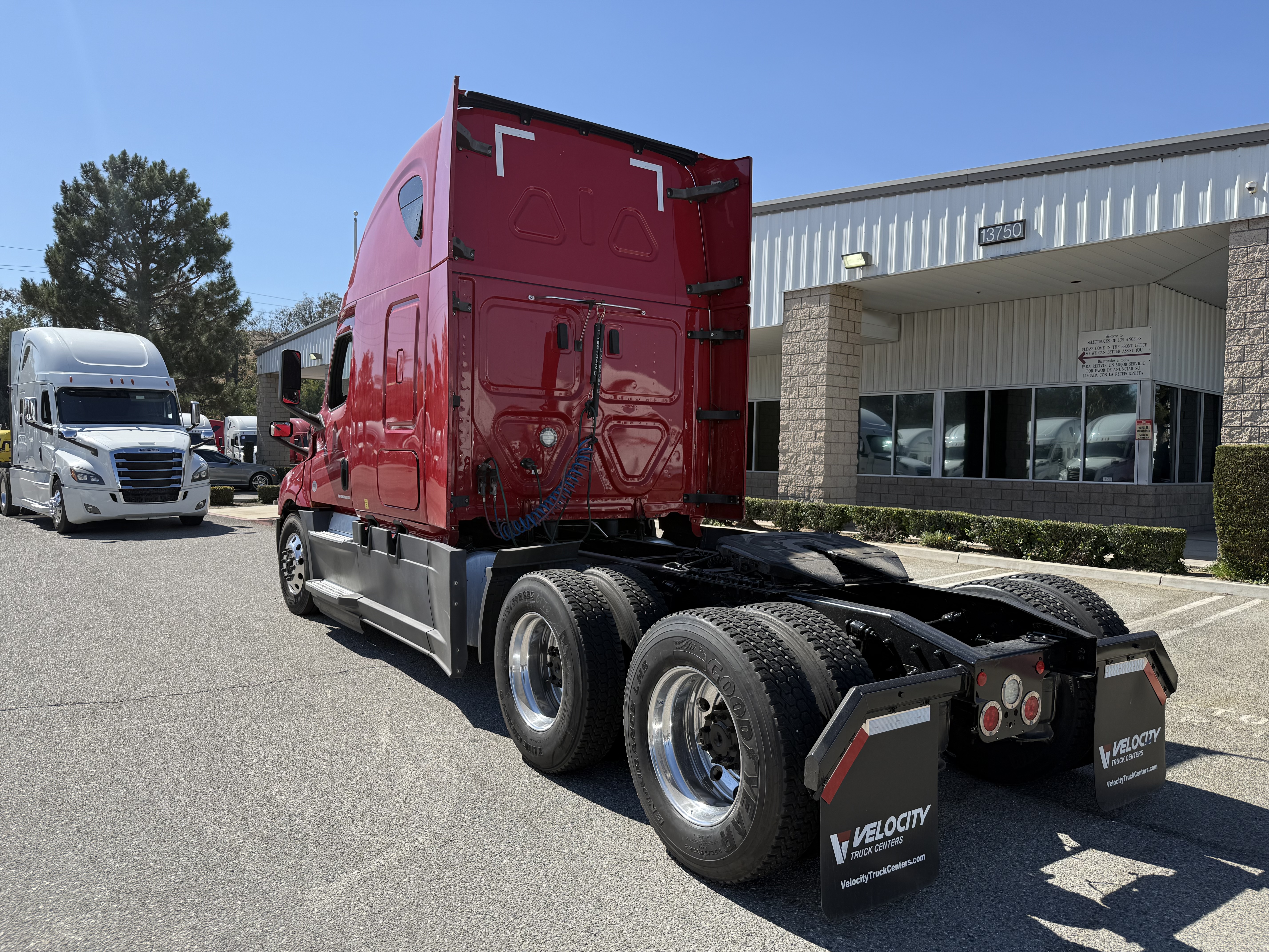 2020 FREIGHTLINER CASCADIA 126SLP - image 4