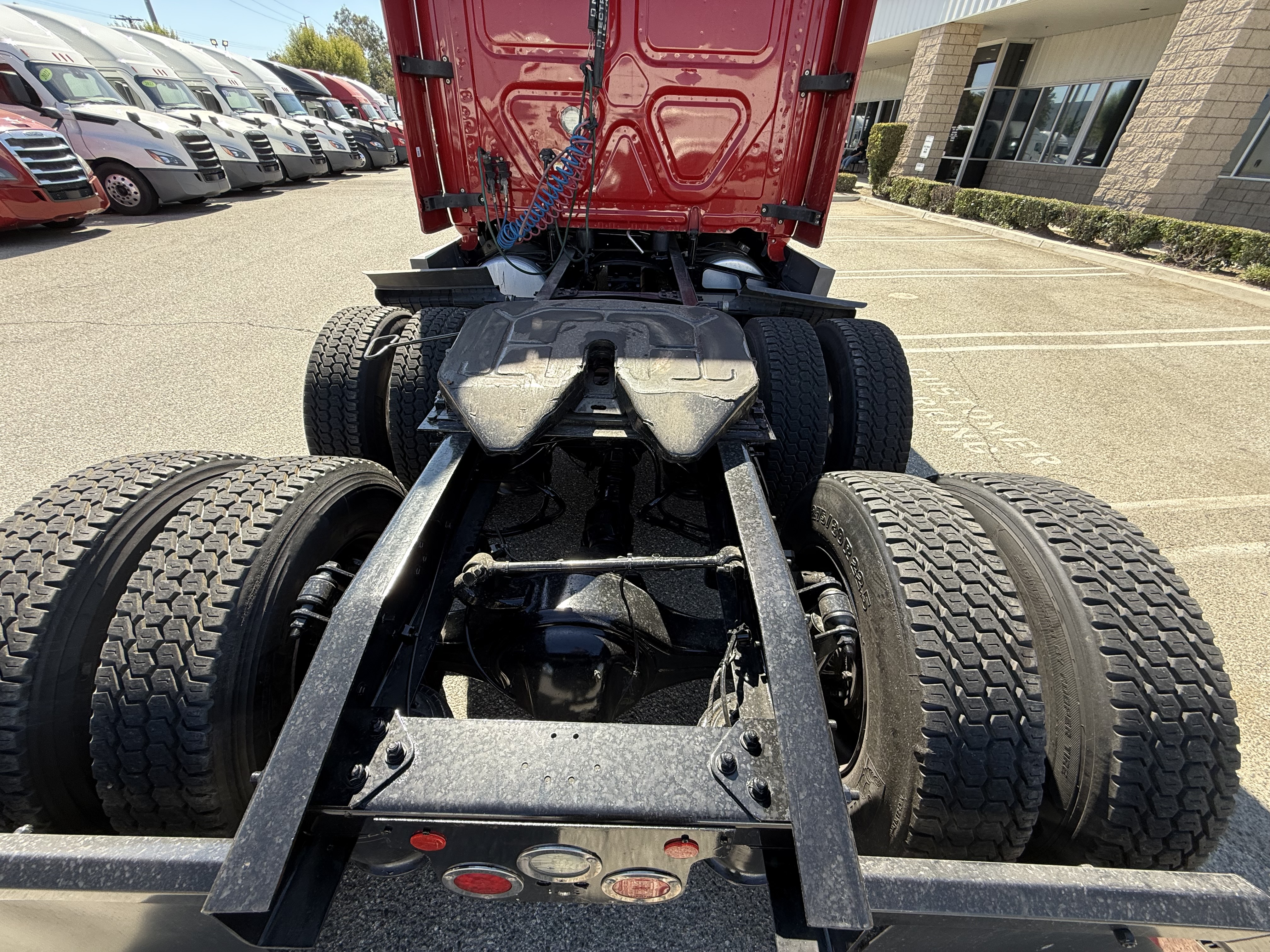 2020 FREIGHTLINER CASCADIA 126SLP - image 6