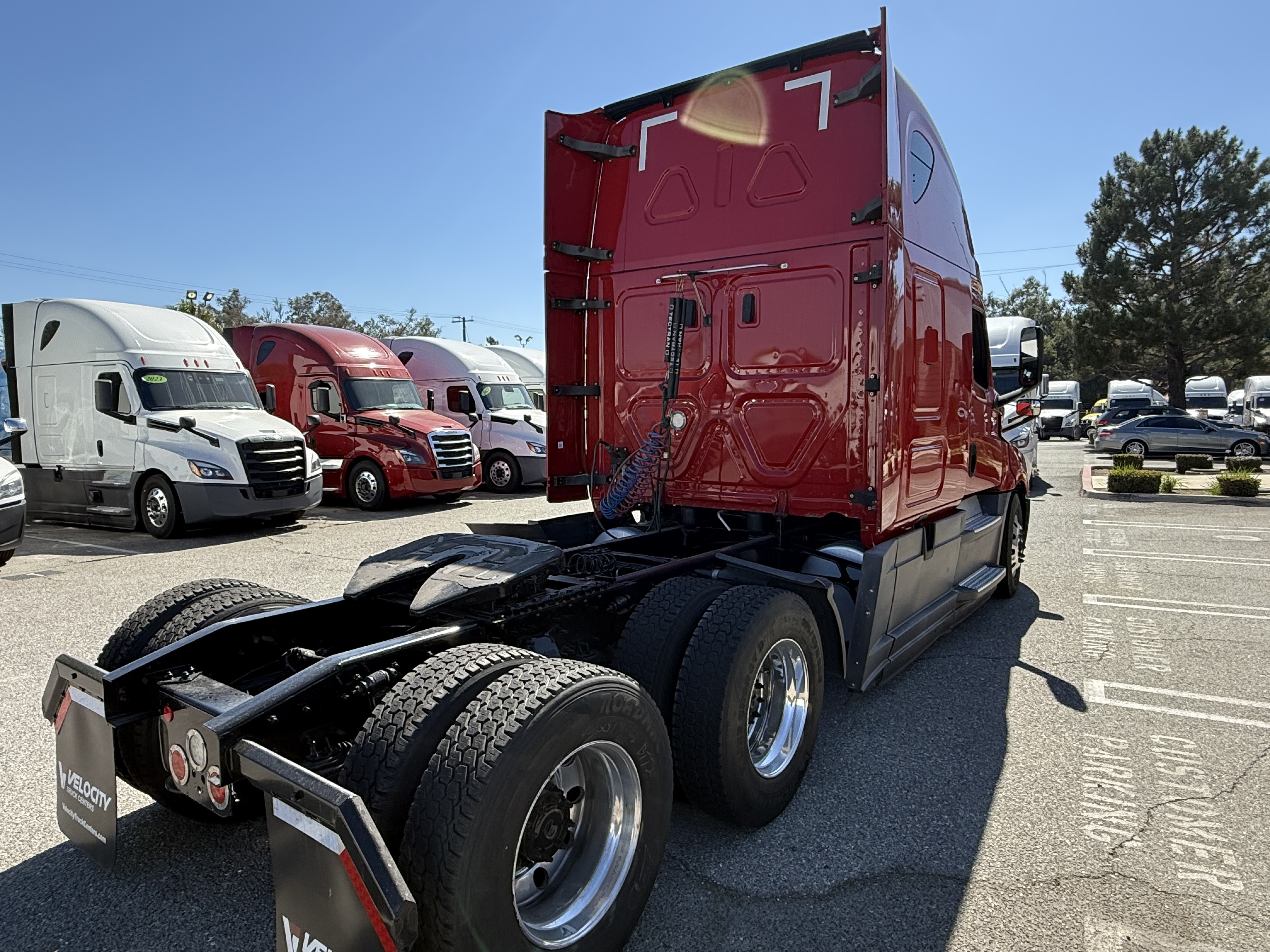 2020 FREIGHTLINER CASCADIA 126SLP - image 7