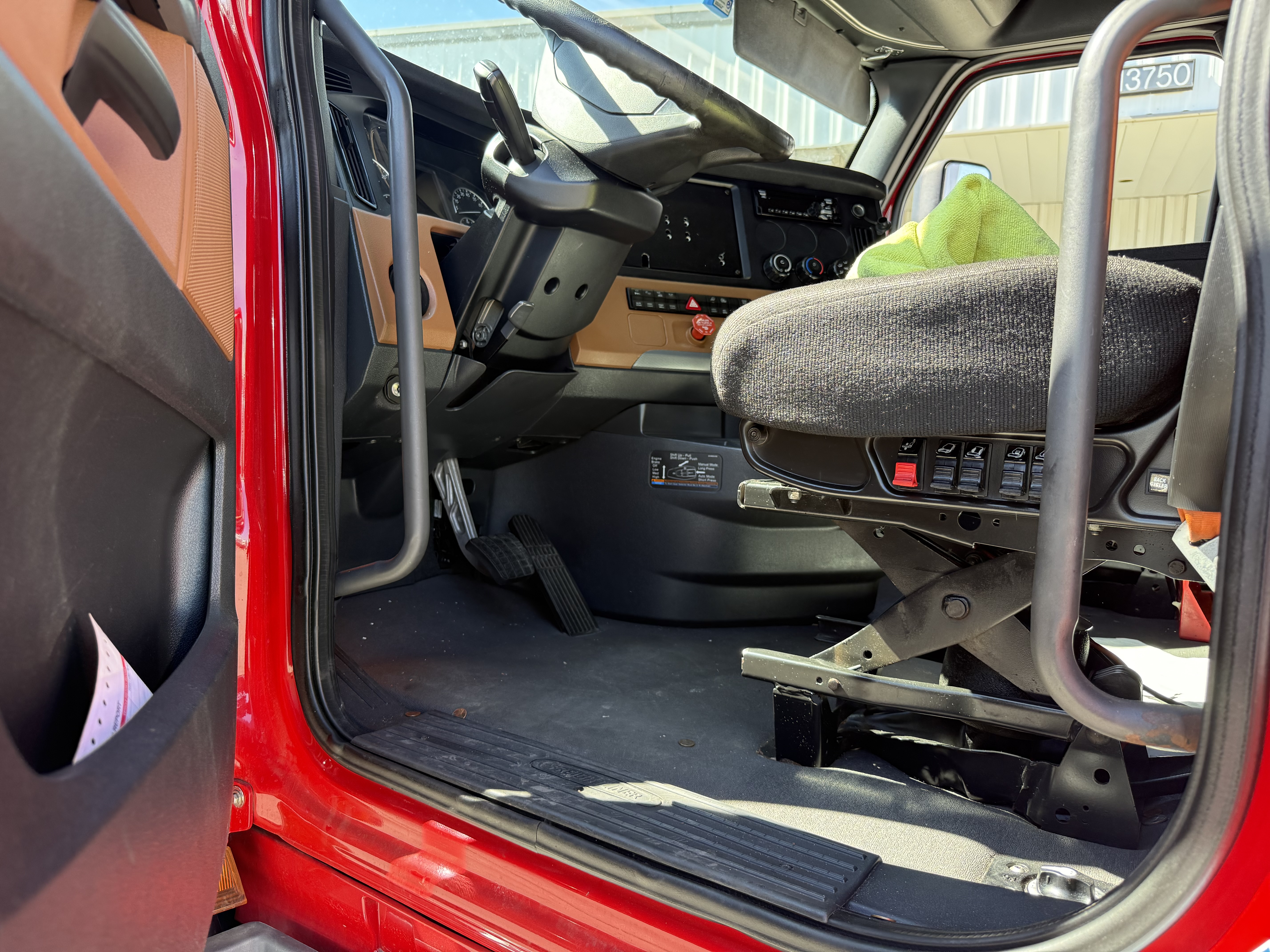 2020 FREIGHTLINER CASCADIA 126SLP - image 12