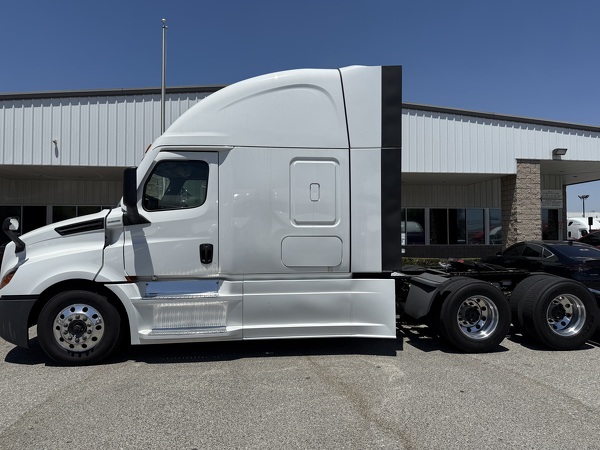FREIGHTLINER CASCADIA 126SLP 2024