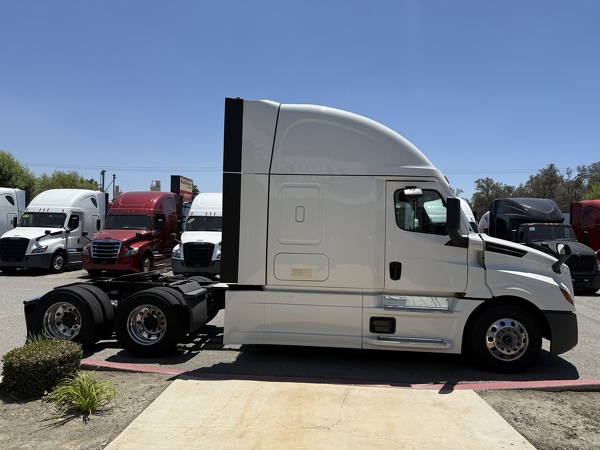 FREIGHTLINER CASCADIA 126SLP 2024