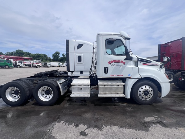 FREIGHTLINER CASCADIA 126DC 2023