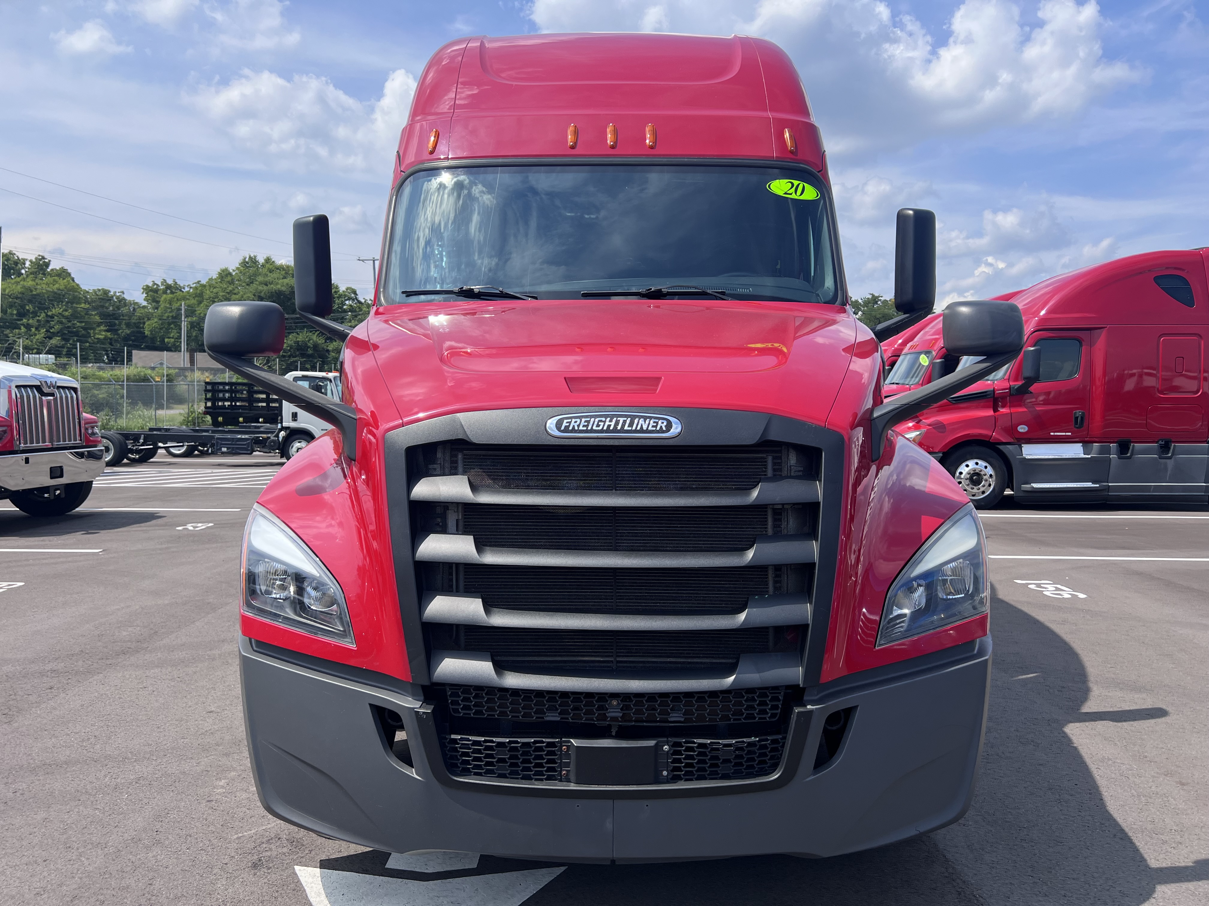 2020 FREIGHTLINER CASCADIA 126SLP - image 2