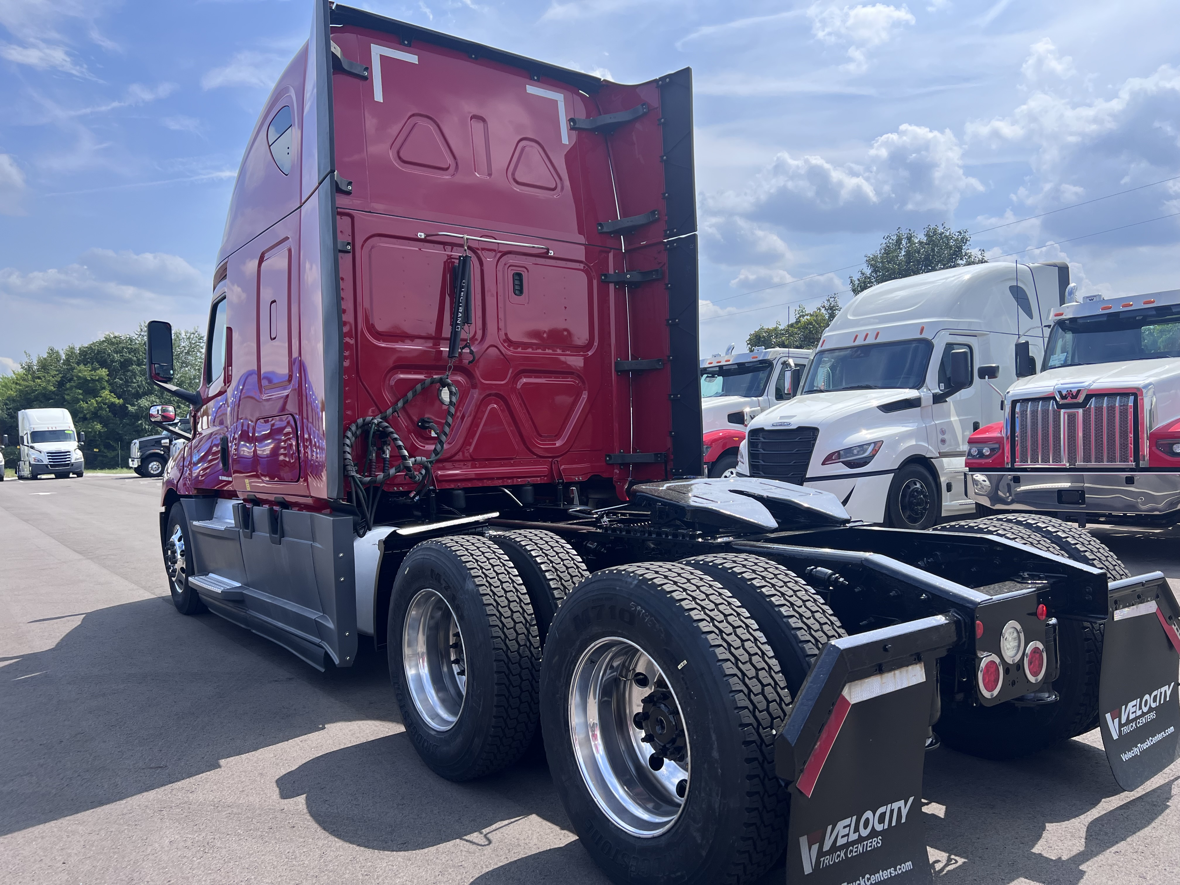 2020 FREIGHTLINER CASCADIA 126SLP - image 3