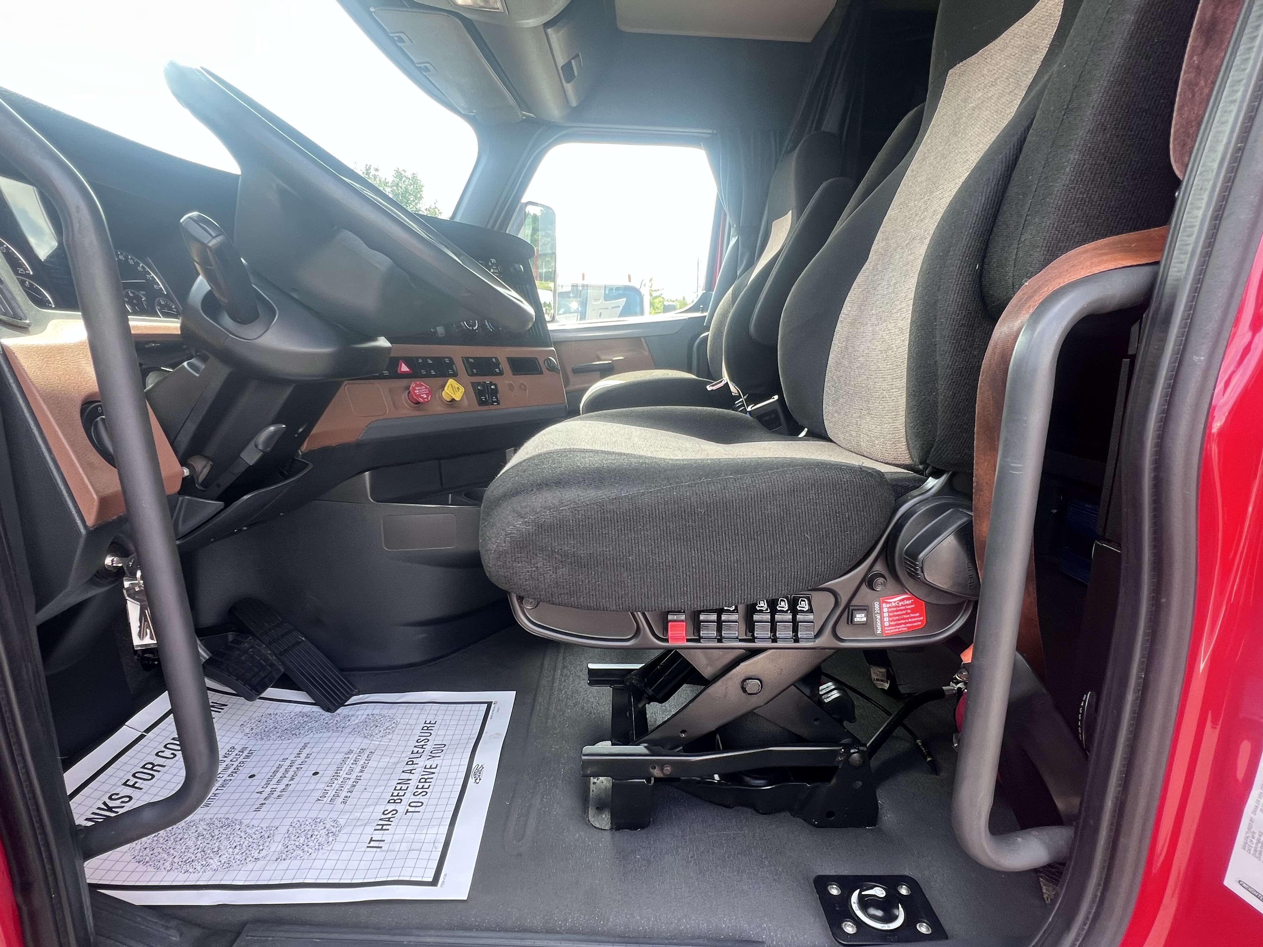 2020 FREIGHTLINER CASCADIA 126SLP - image 9