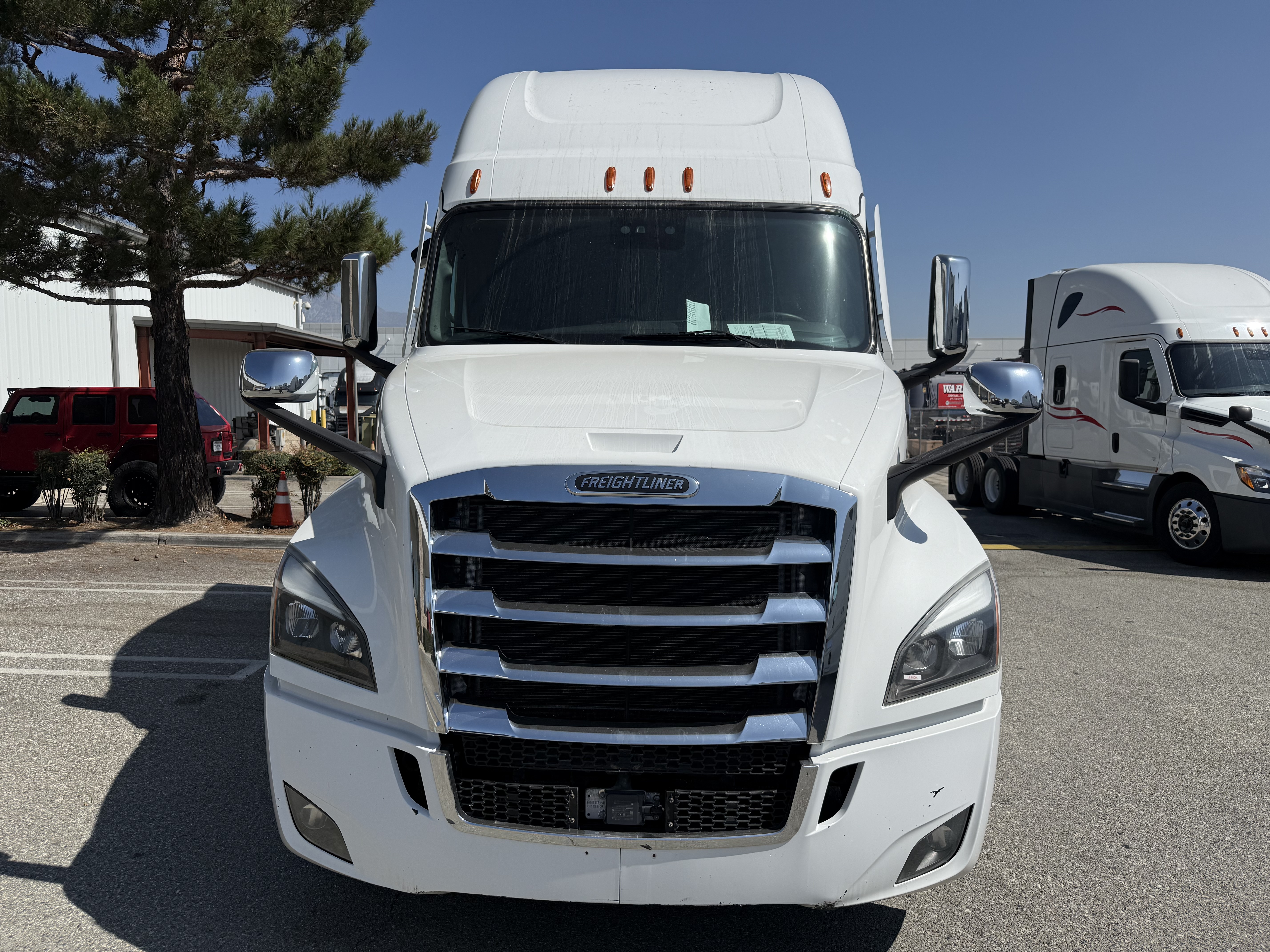 2023 FREIGHTLINER CASCADIA 126SLP - image 2