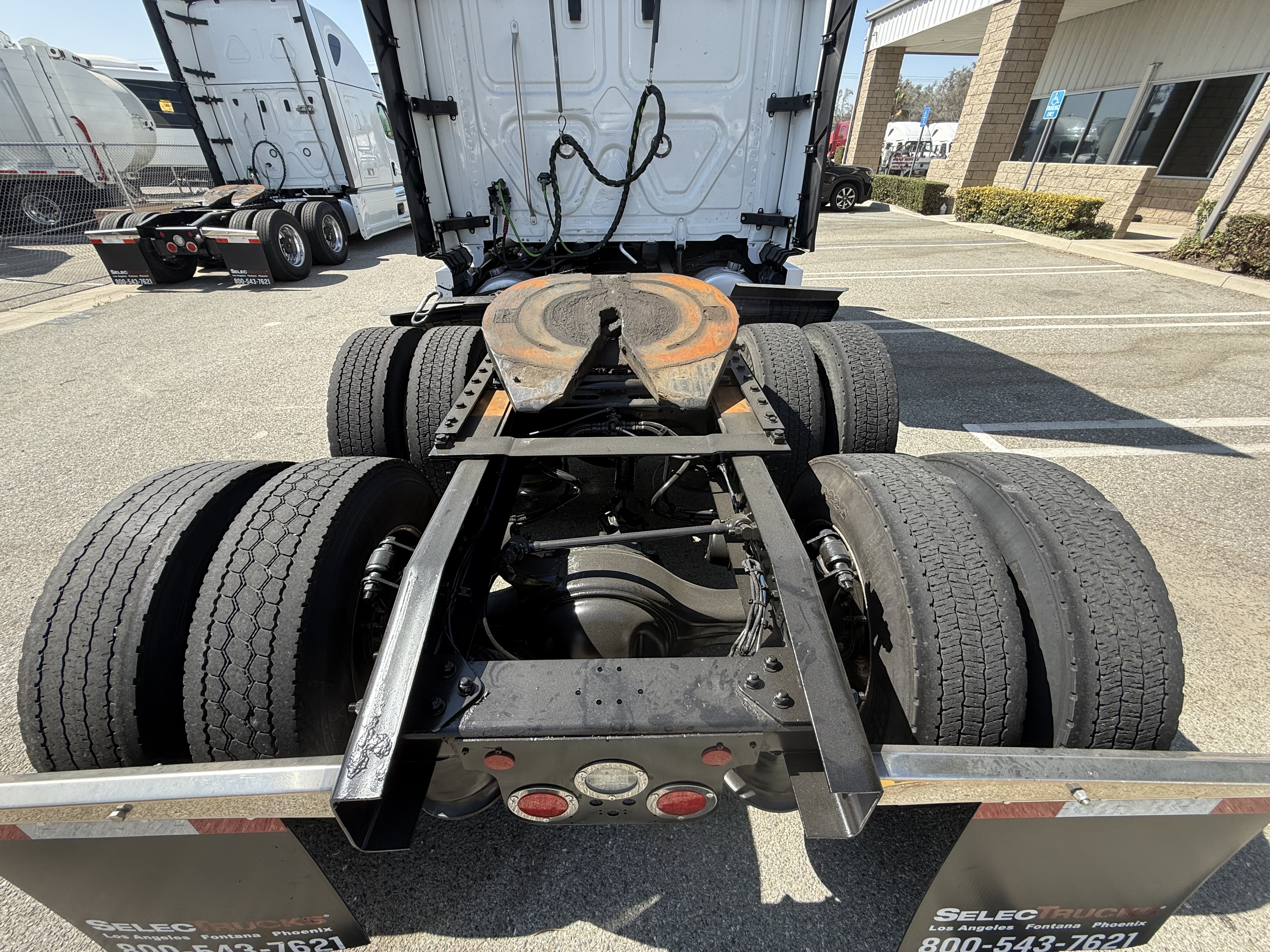 2023 FREIGHTLINER CASCADIA 126SLP - image 6