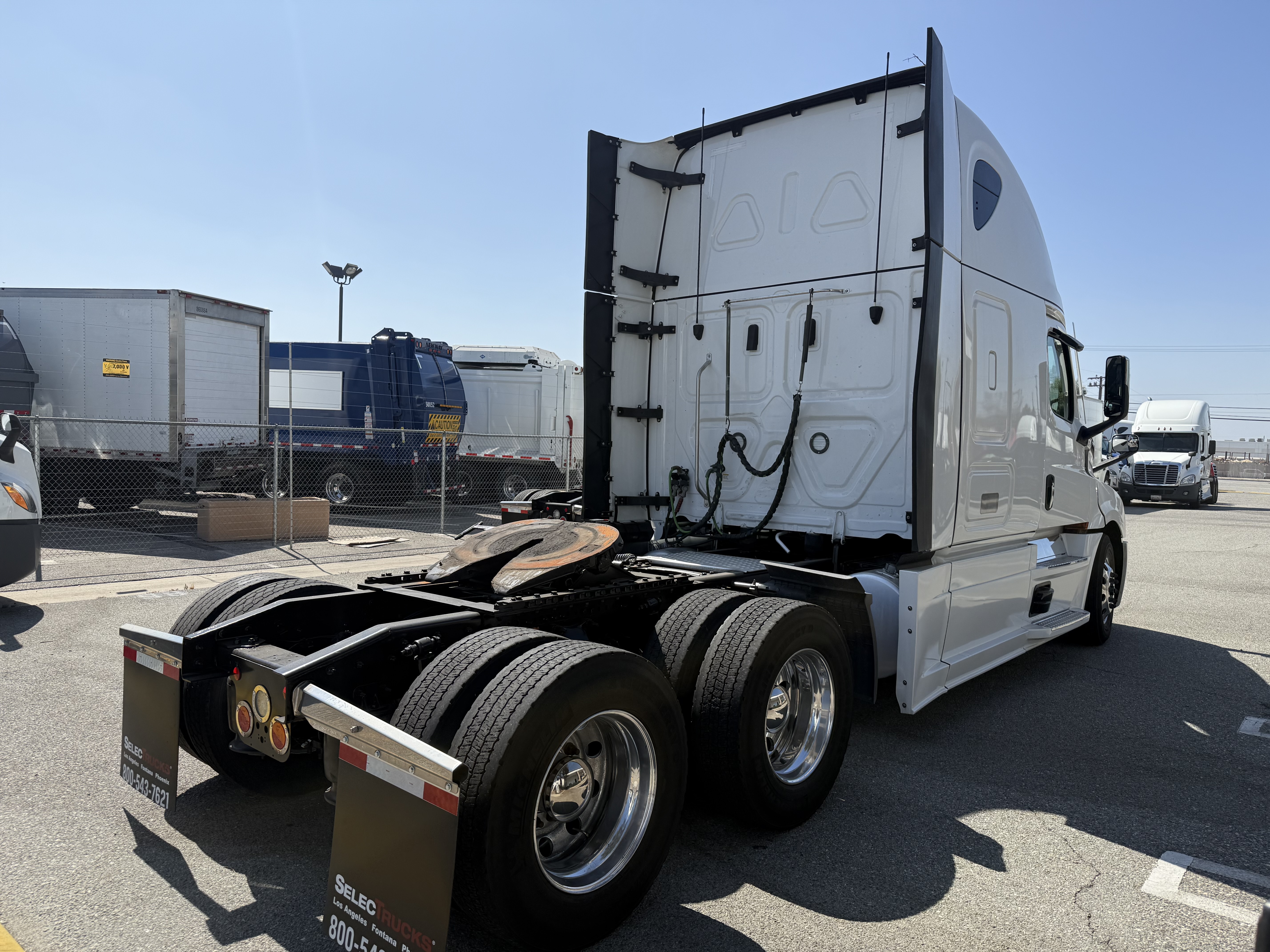 2023 FREIGHTLINER CASCADIA 126SLP - image 8