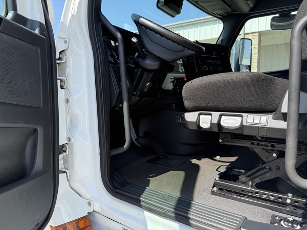 FREIGHTLINER CASCADIA 126SLP 2023