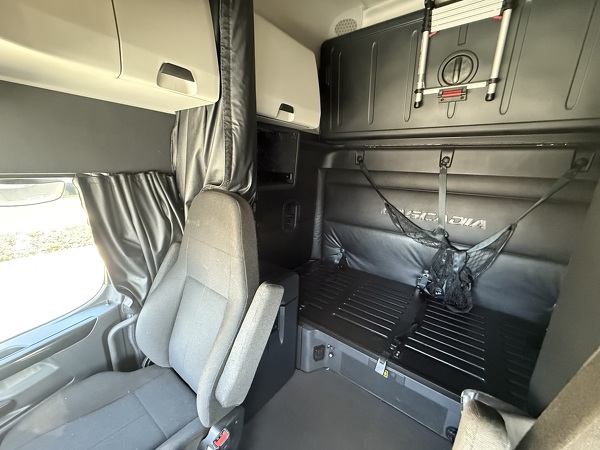 FREIGHTLINER CASCADIA 126SLP 2023
