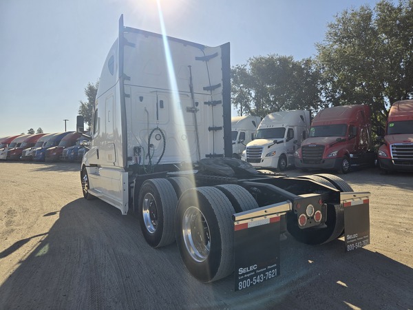FREIGHTLINER CASCADIA 126SLP 2023