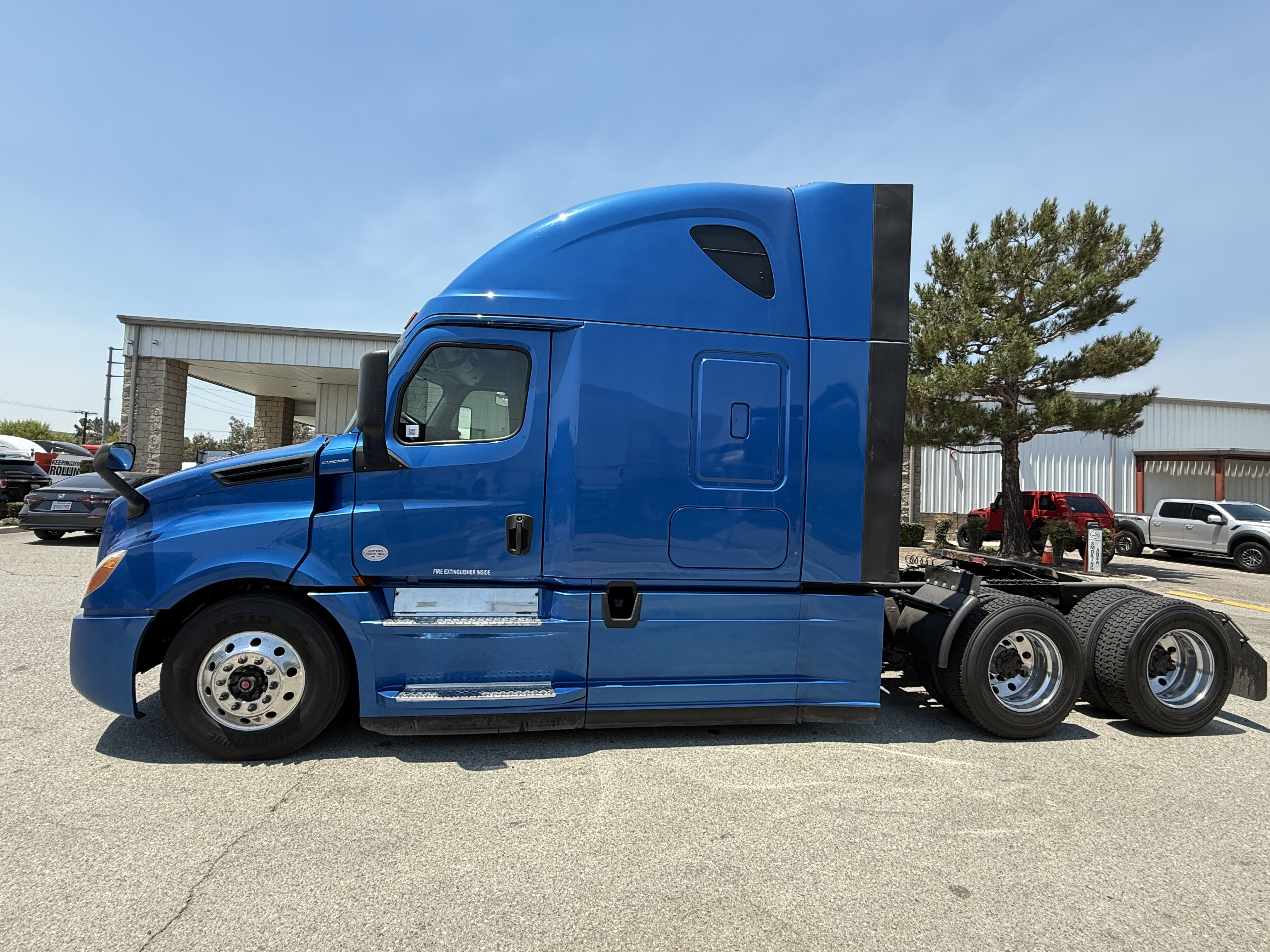 2019 FREIGHTLINER CASCADIA 126SLP - image 3