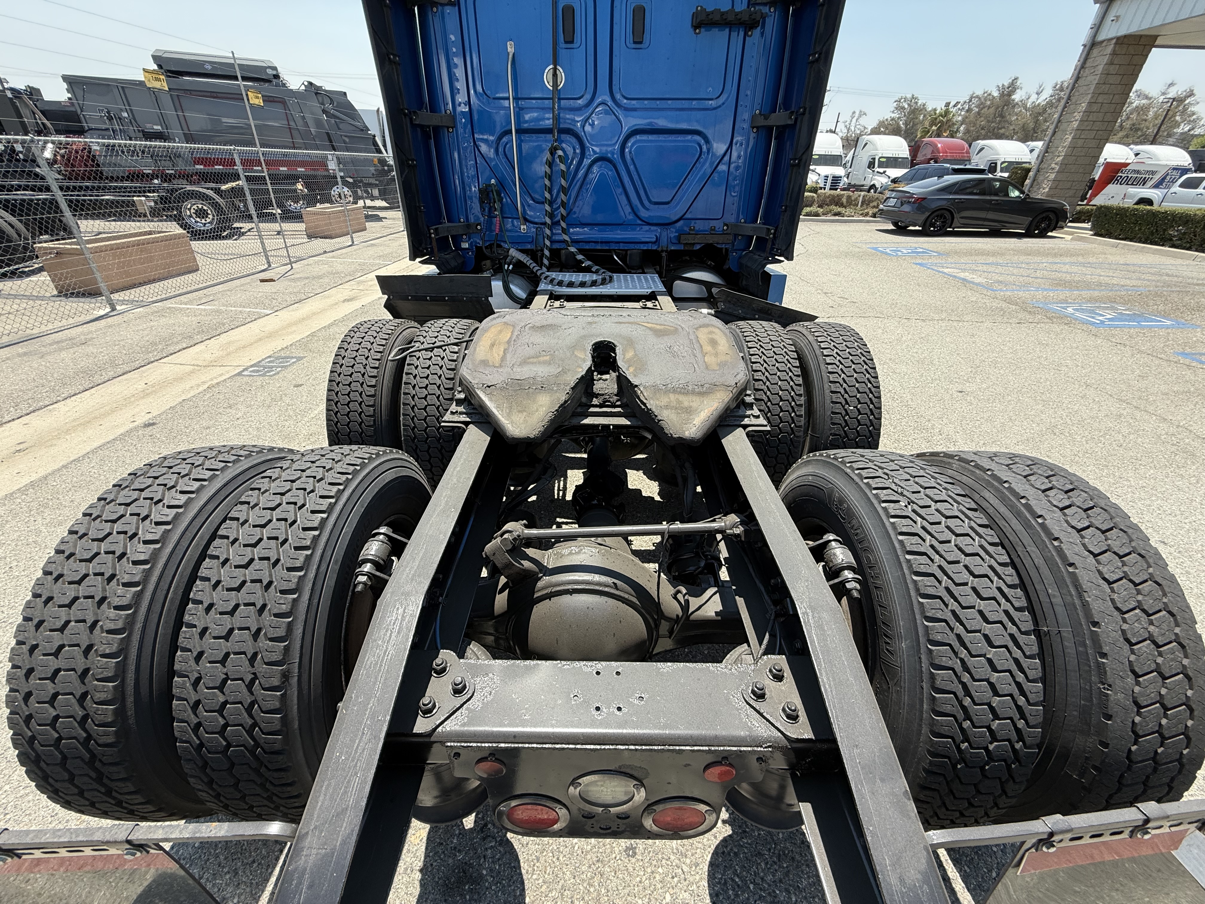 2019 FREIGHTLINER CASCADIA 126SLP - image 6