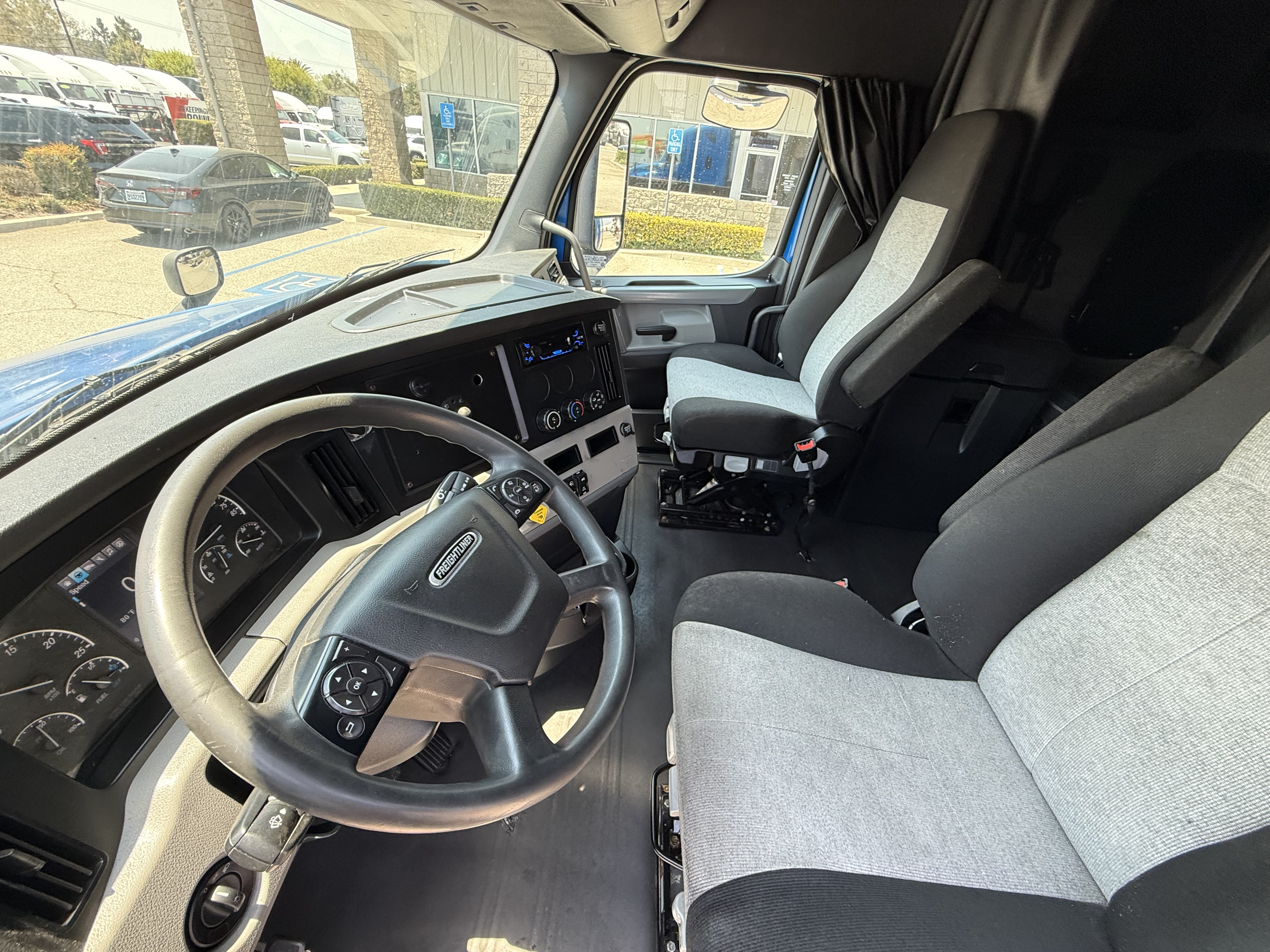2019 FREIGHTLINER CASCADIA 126SLP - image 13