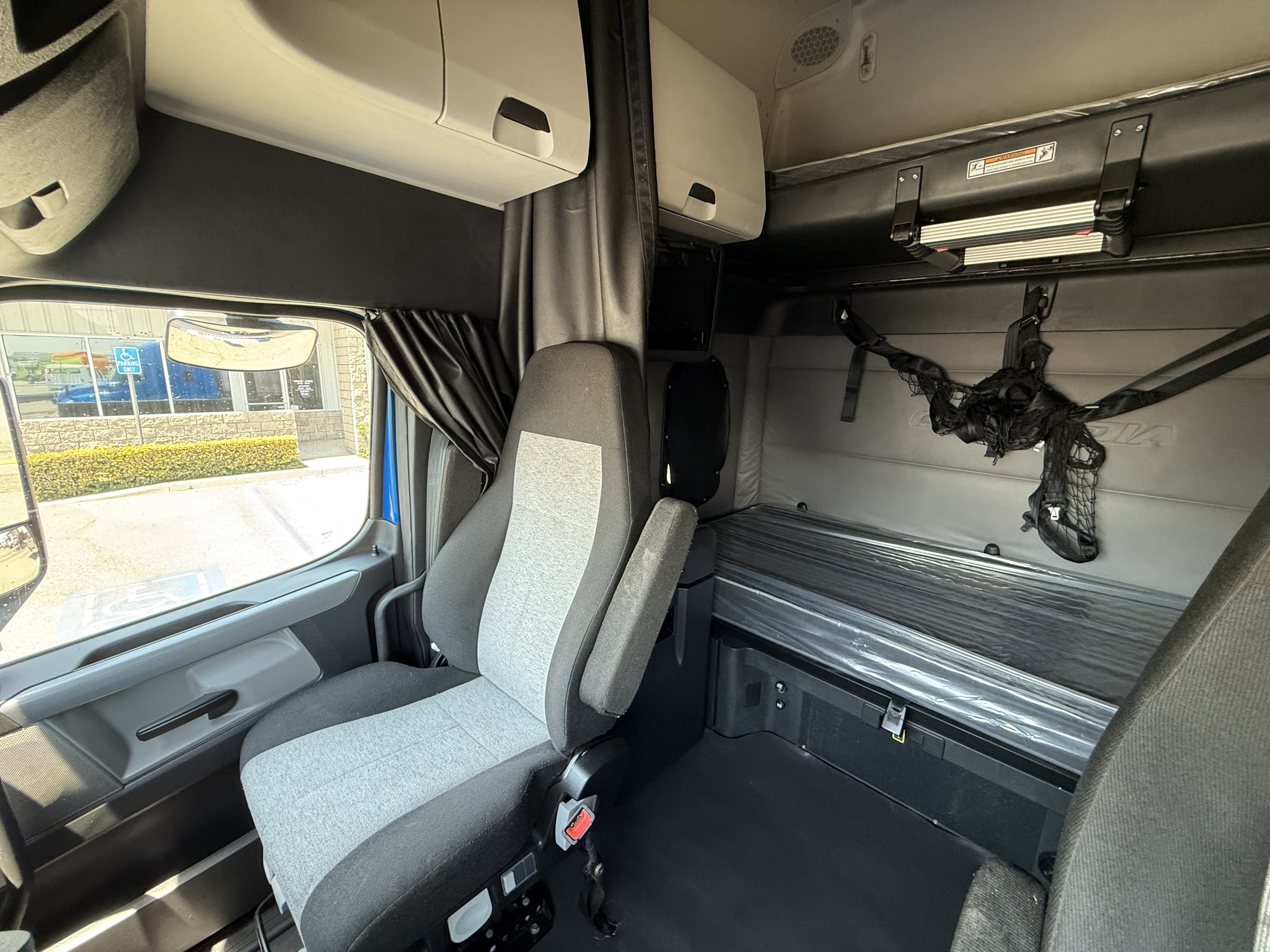 2019 FREIGHTLINER CASCADIA 126SLP - image 14