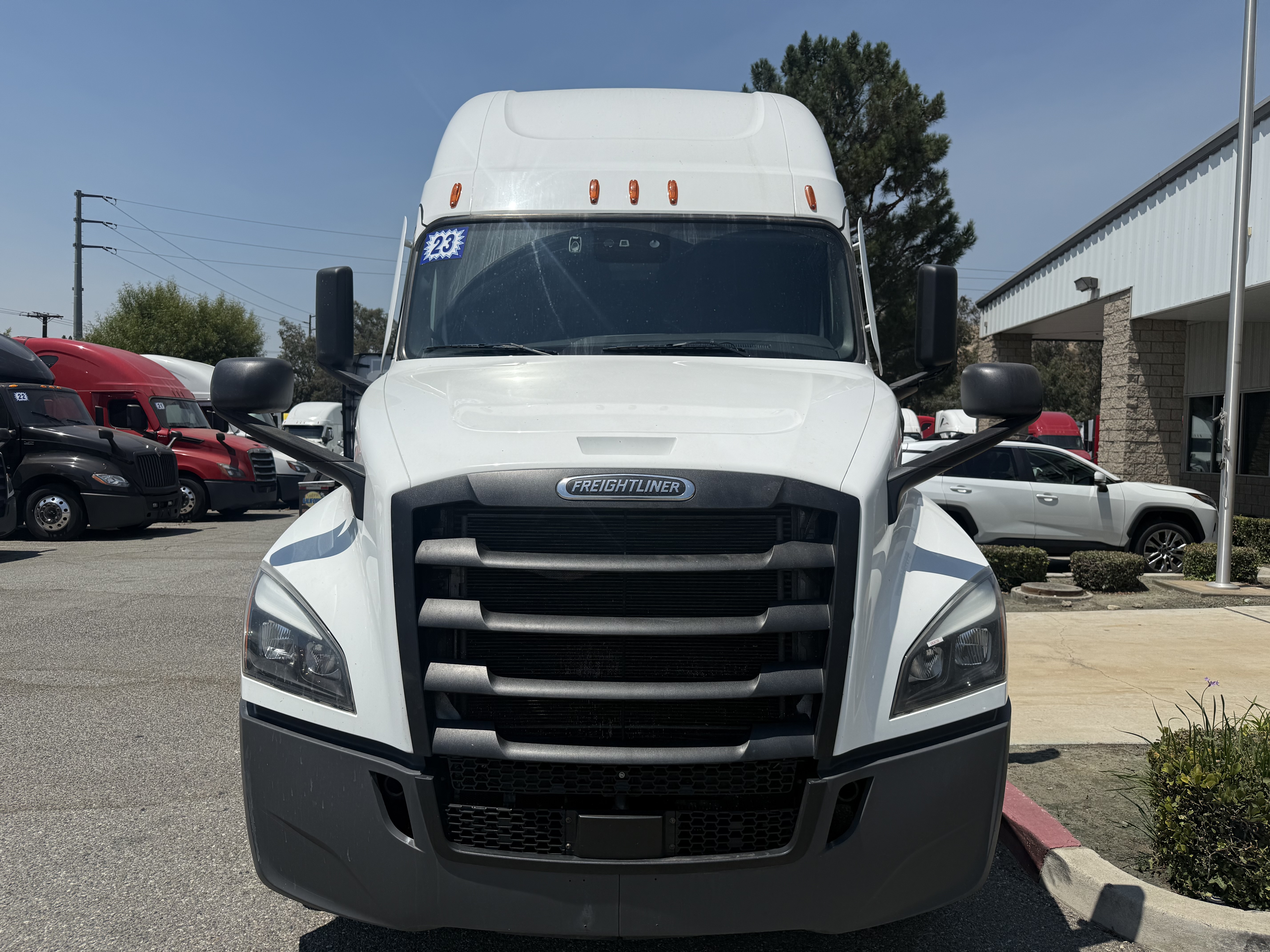 2023 FREIGHTLINER CASCADIA 126SLP - image 2