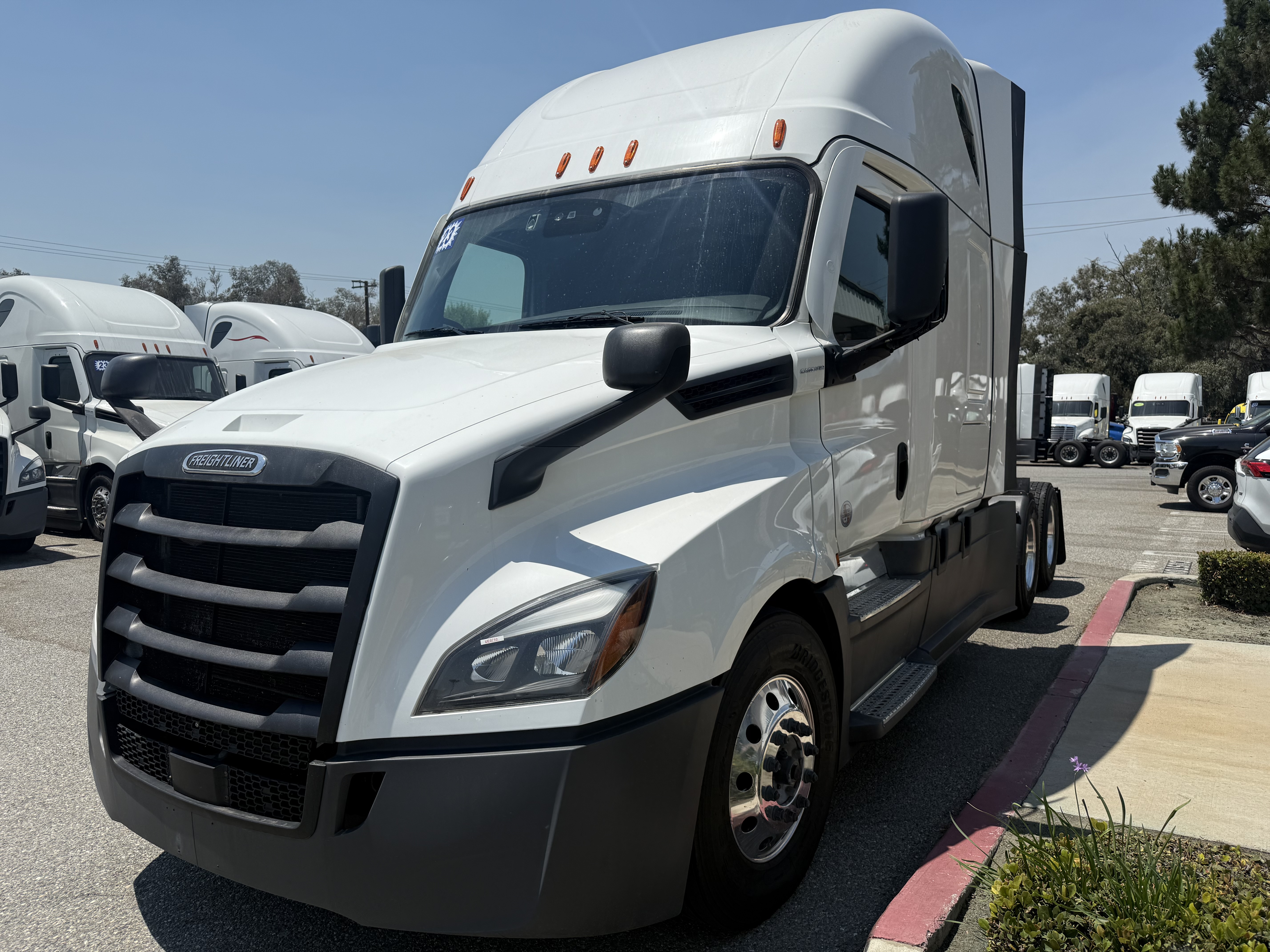 2023 FREIGHTLINER CASCADIA 126SLP - image 1