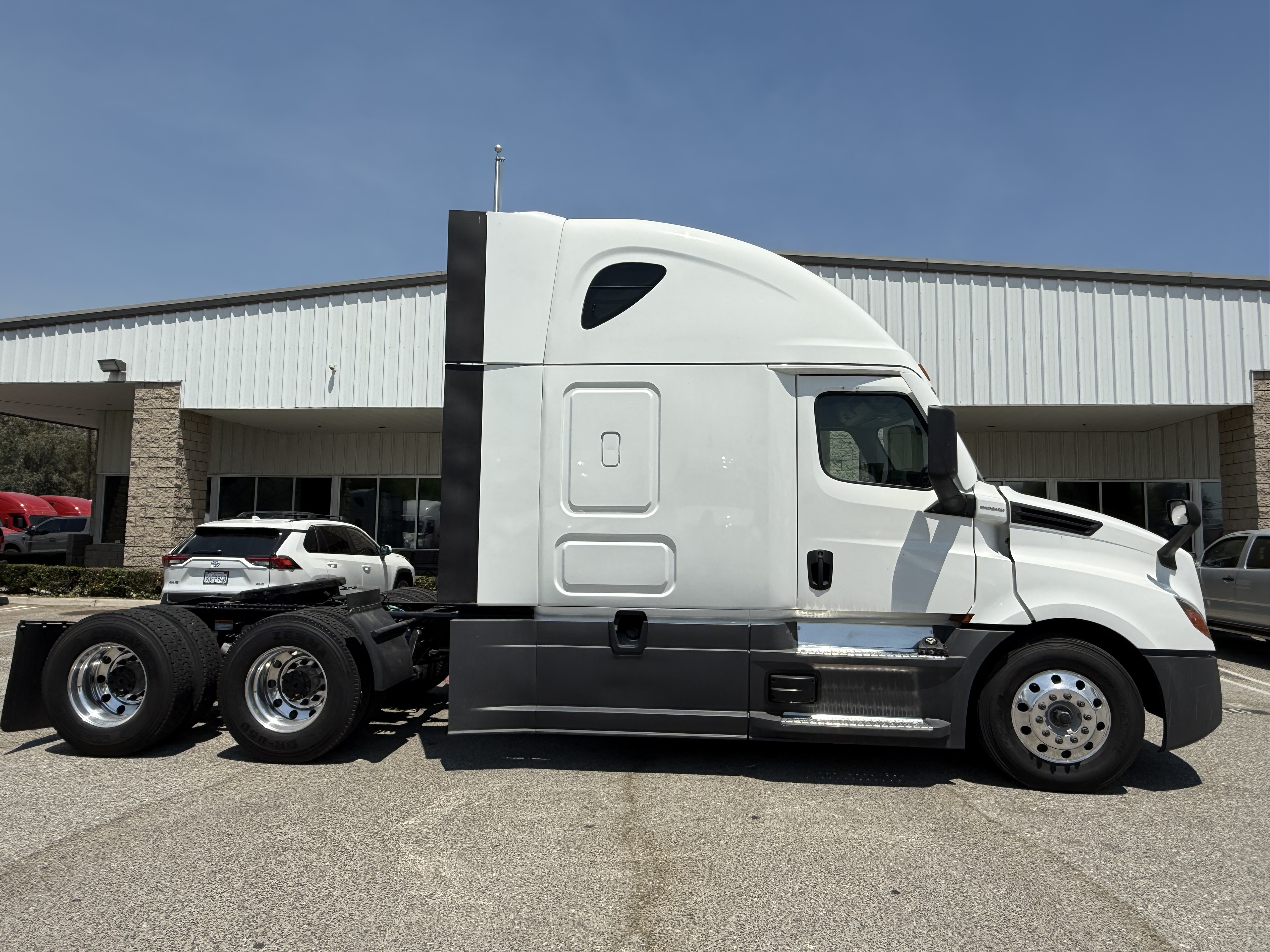 2023 FREIGHTLINER CASCADIA 126SLP - image 8