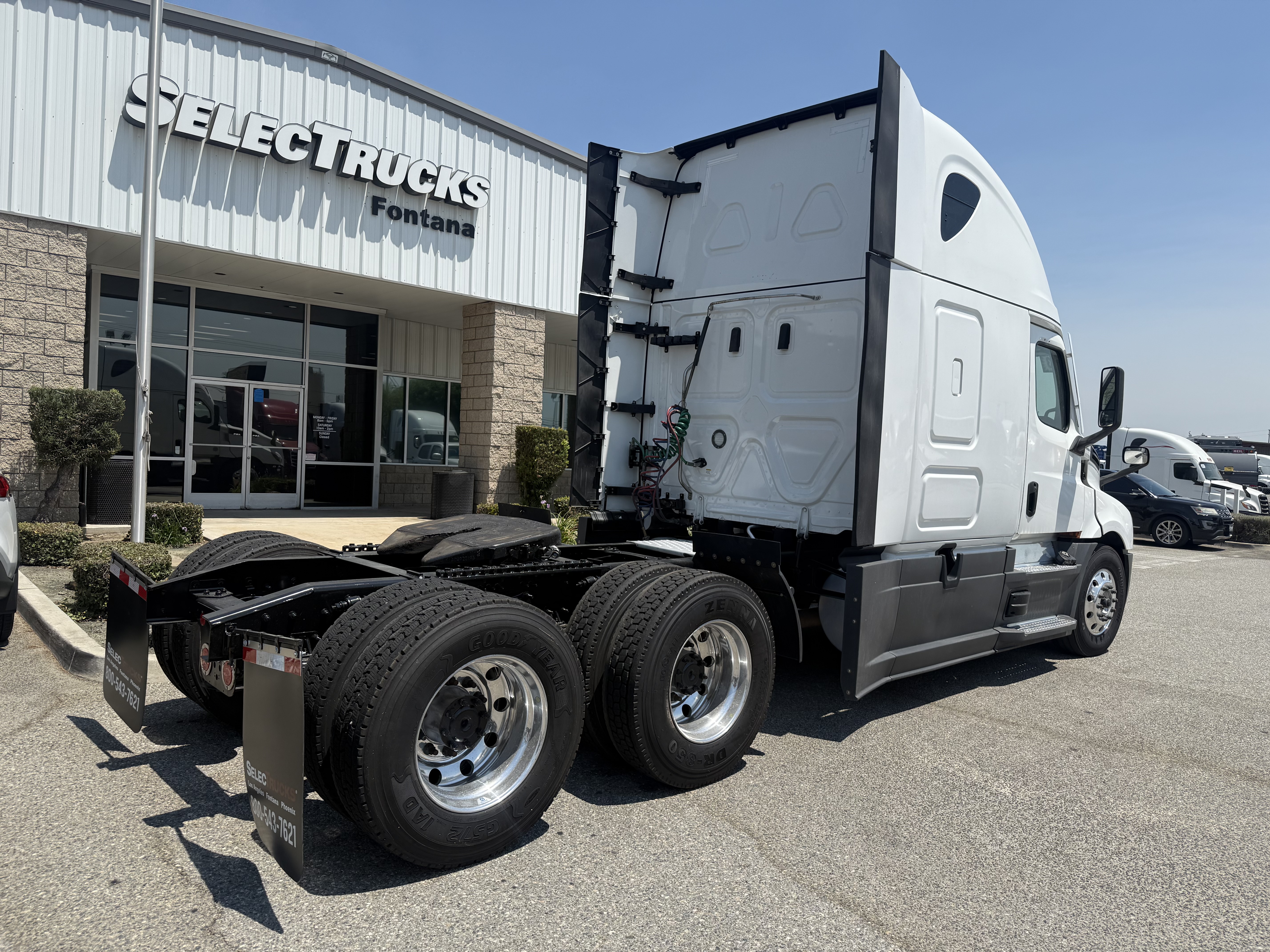 2023 FREIGHTLINER CASCADIA 126SLP - image 9