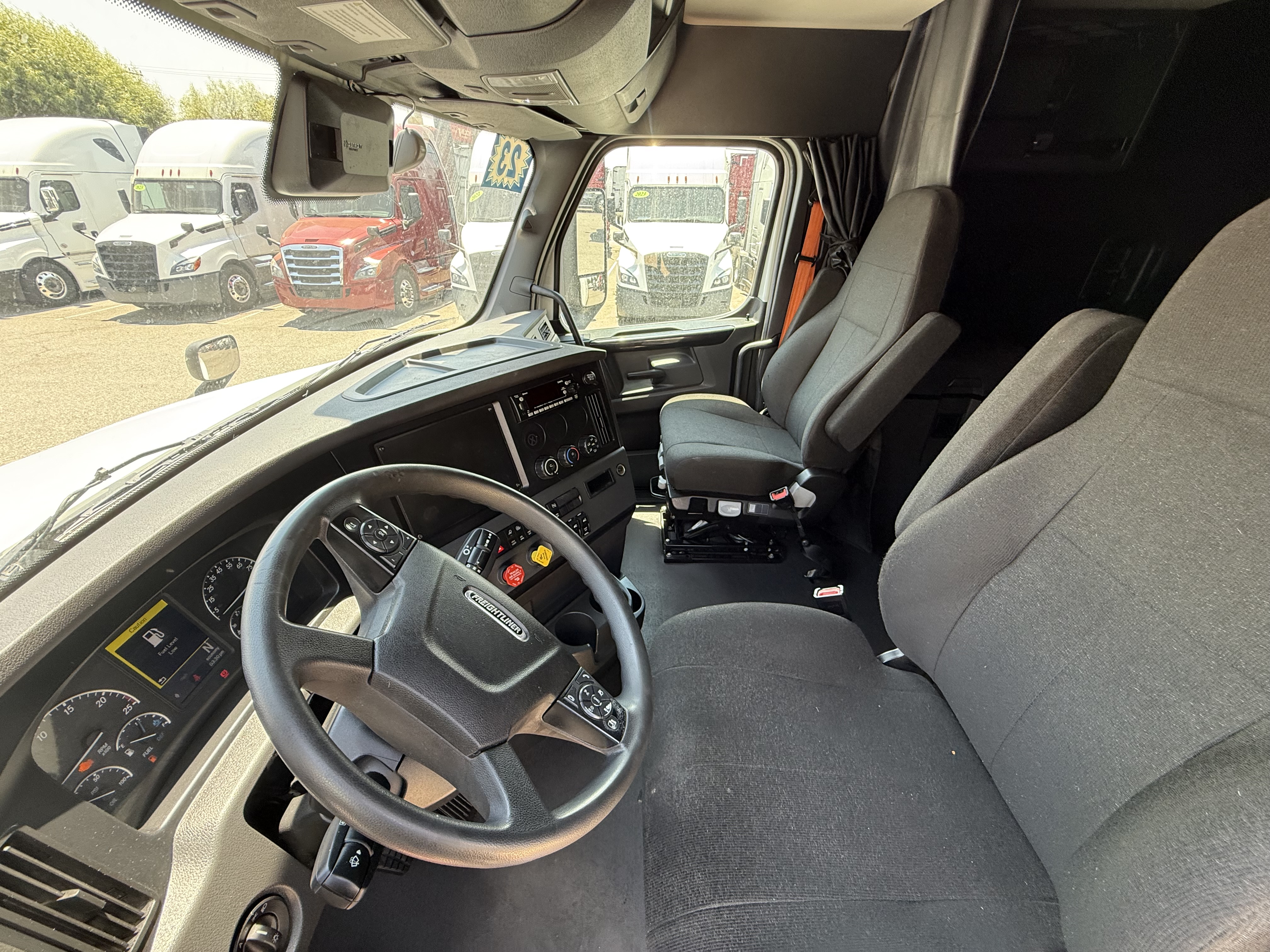 2023 FREIGHTLINER CASCADIA 126SLP - image 17