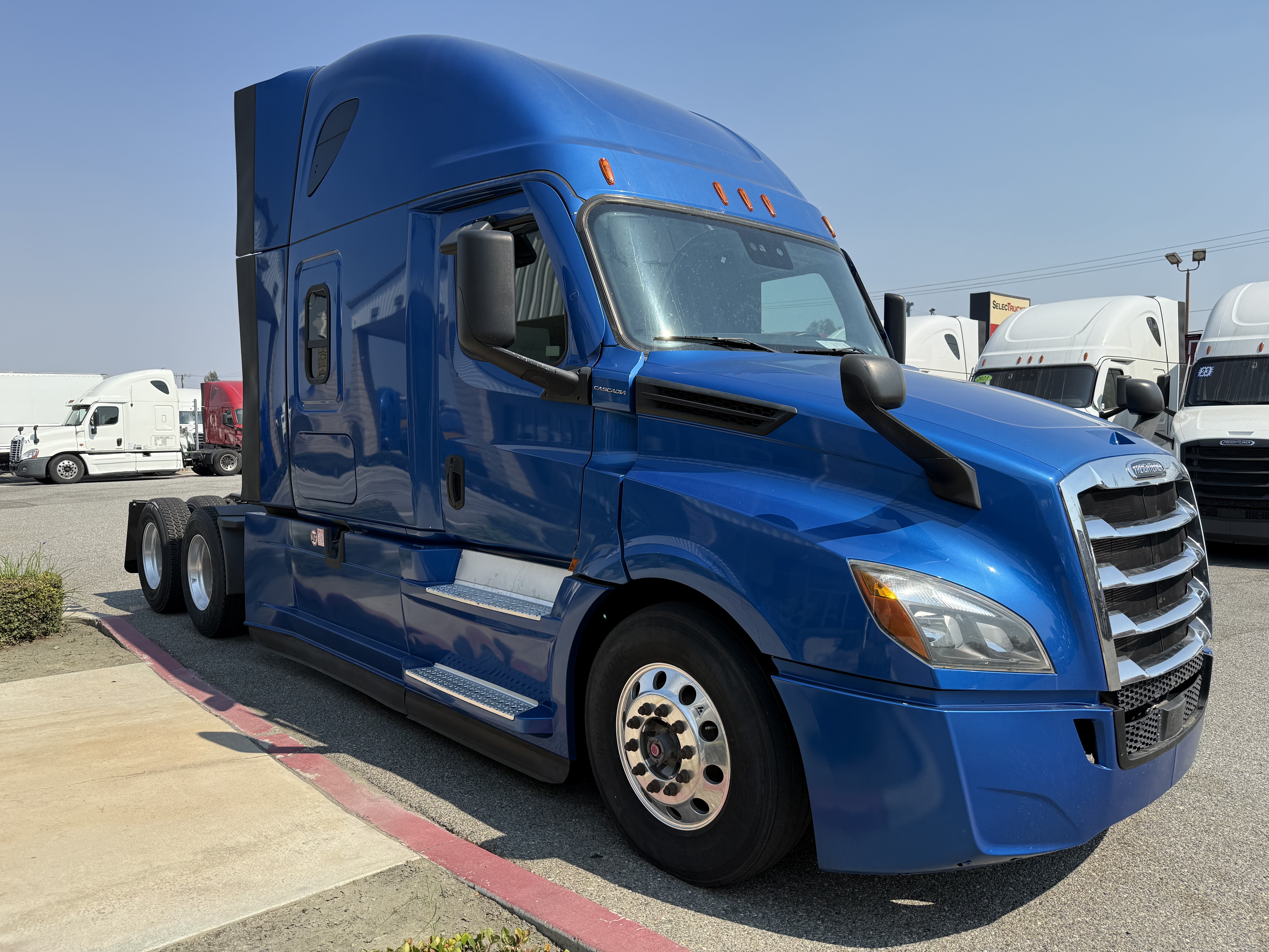 2020 FREIGHTLINER CASCADIA 126SLP - image 8