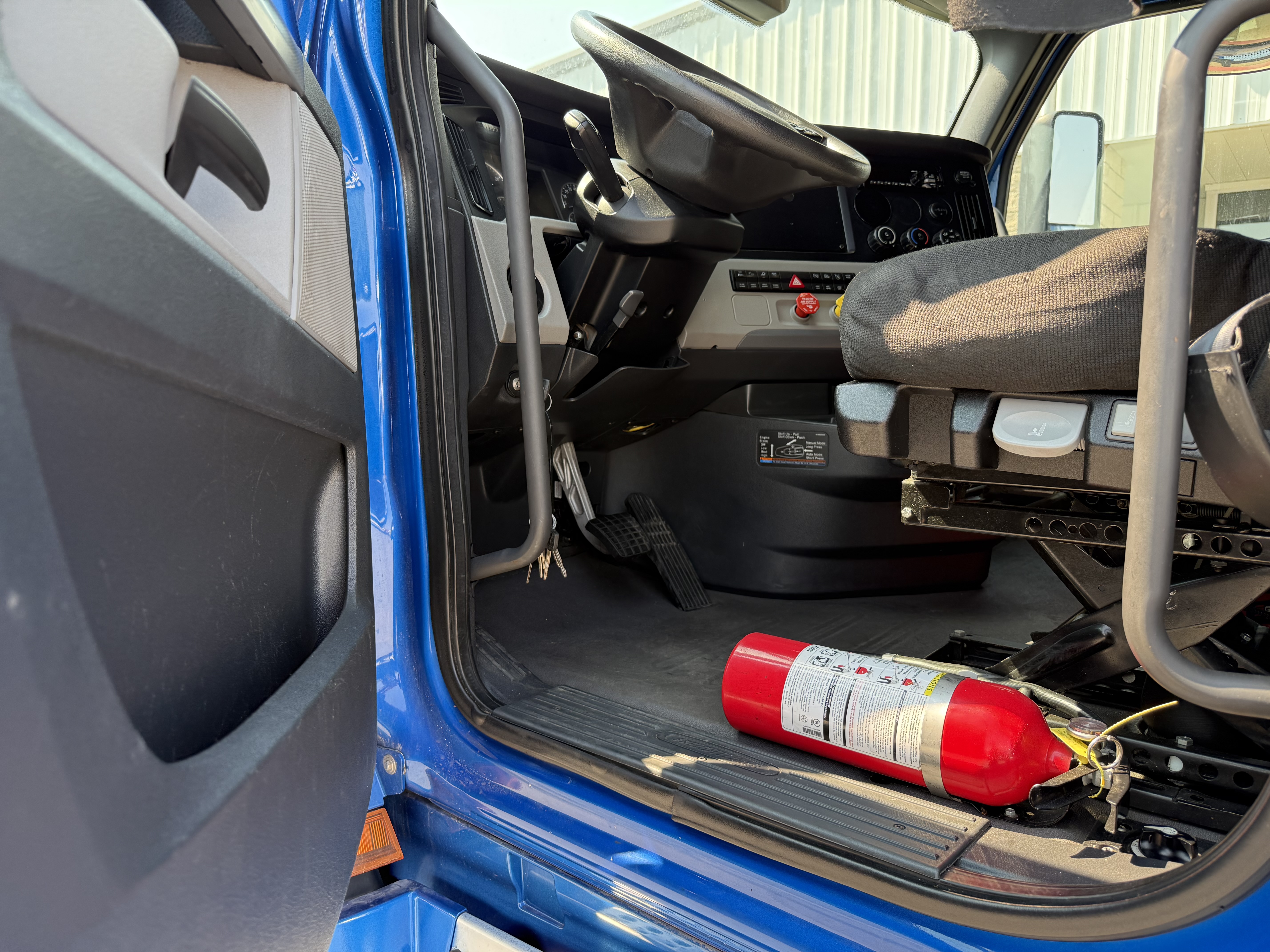 2020 FREIGHTLINER CASCADIA 126SLP - image 15