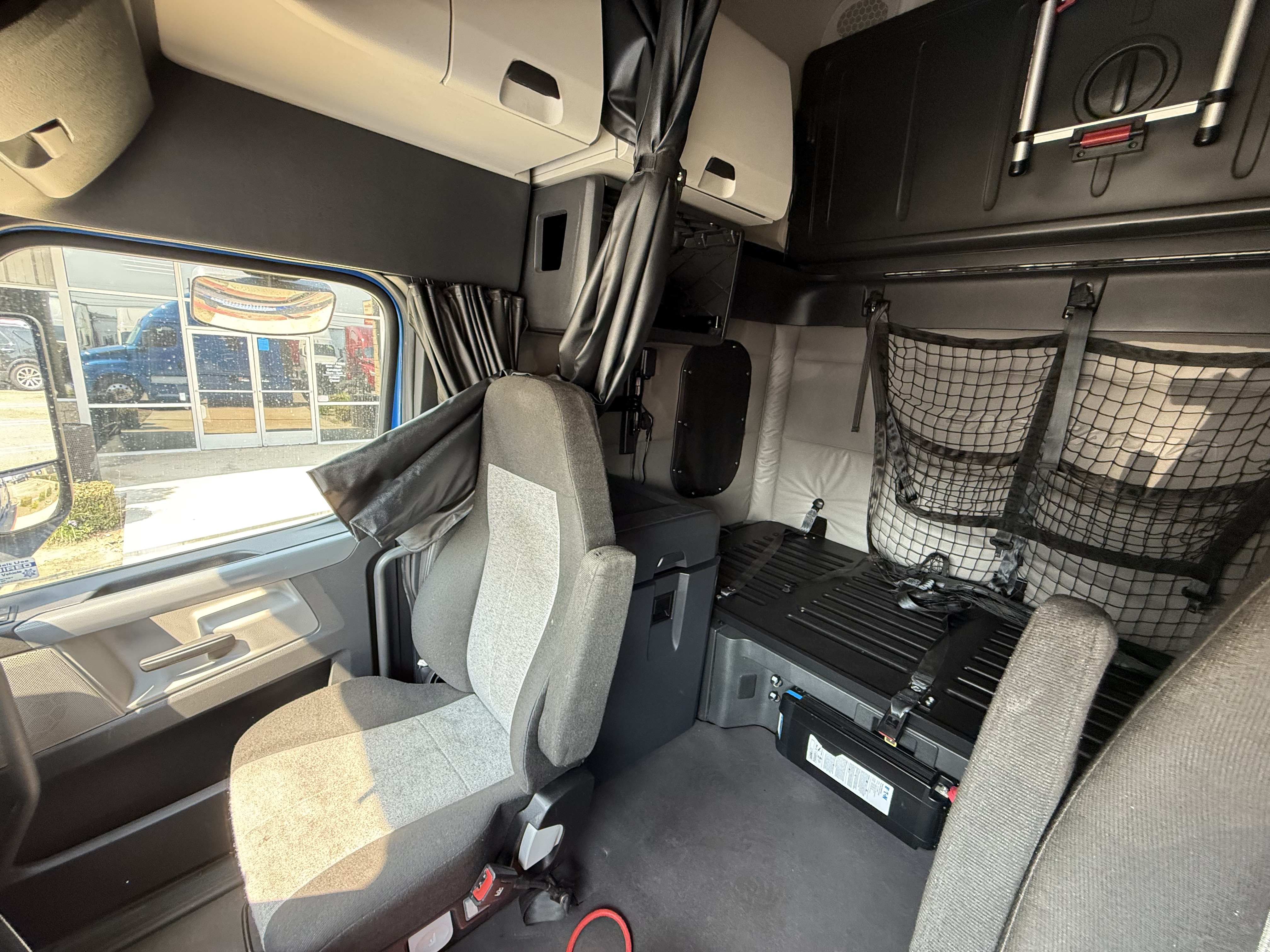 2020 FREIGHTLINER CASCADIA 126SLP - image 17