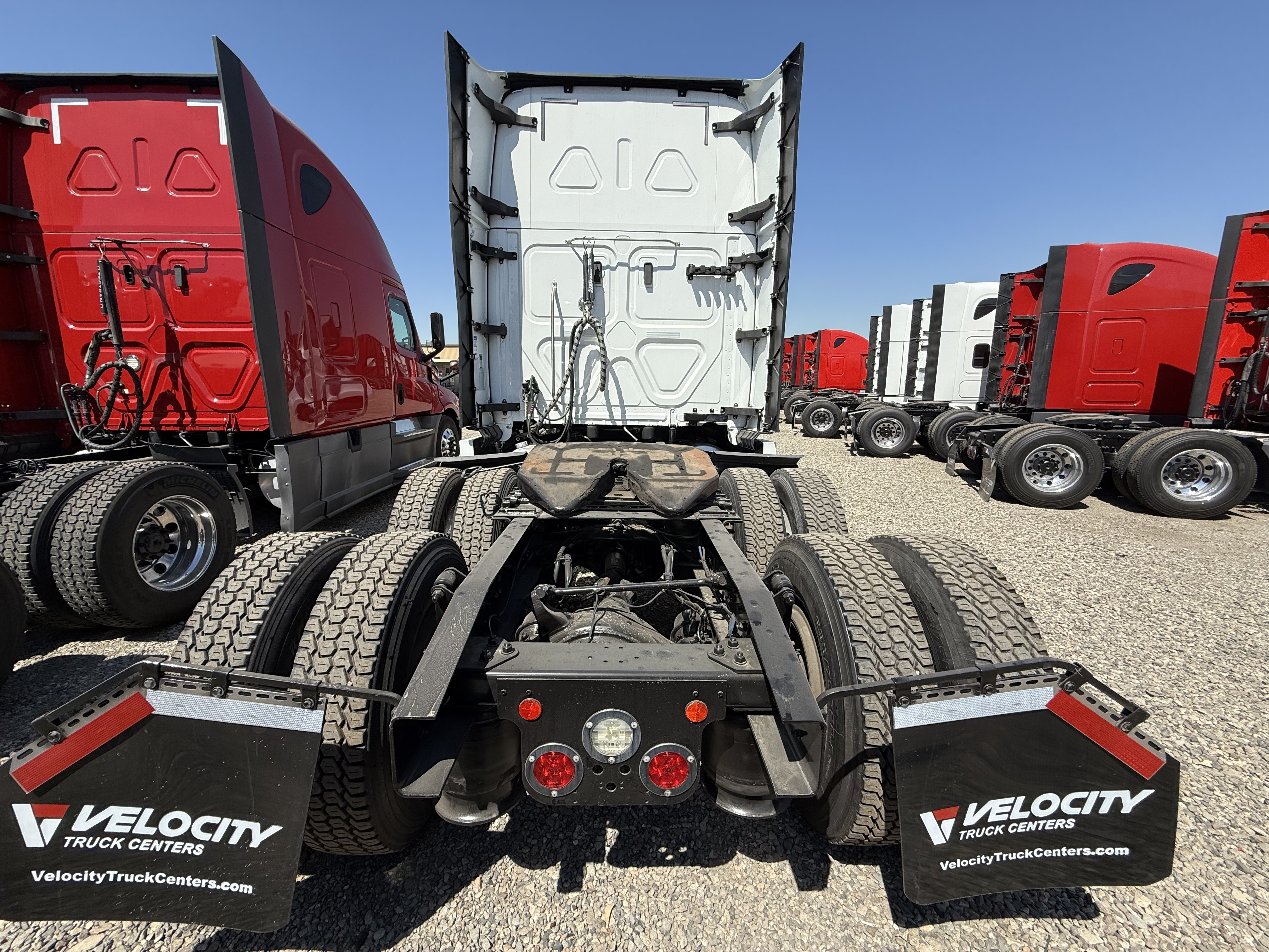 2021 FREIGHTLINER CASCADIA 126SLP - image 4