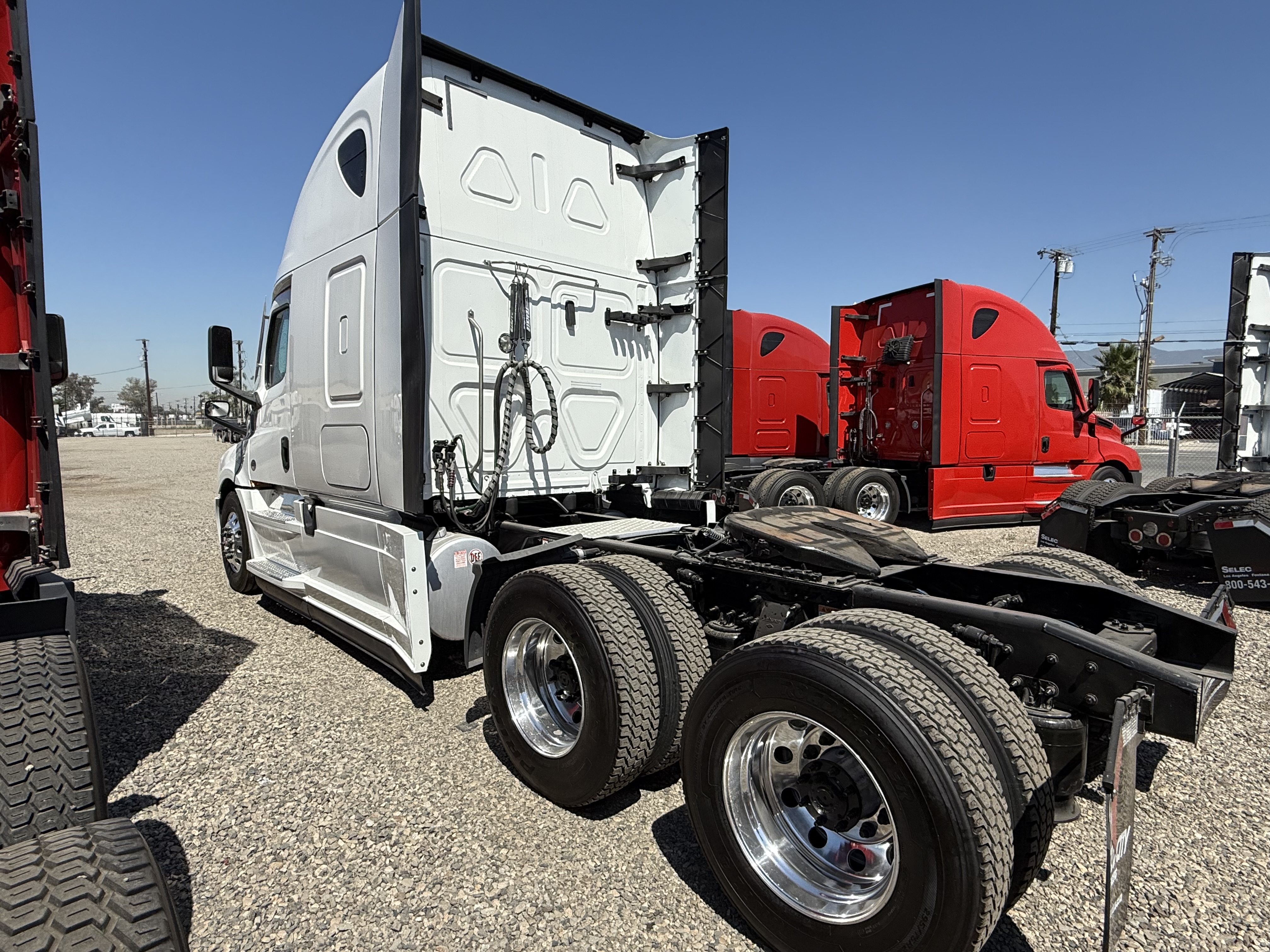 2021 FREIGHTLINER CASCADIA 126SLP - image 3