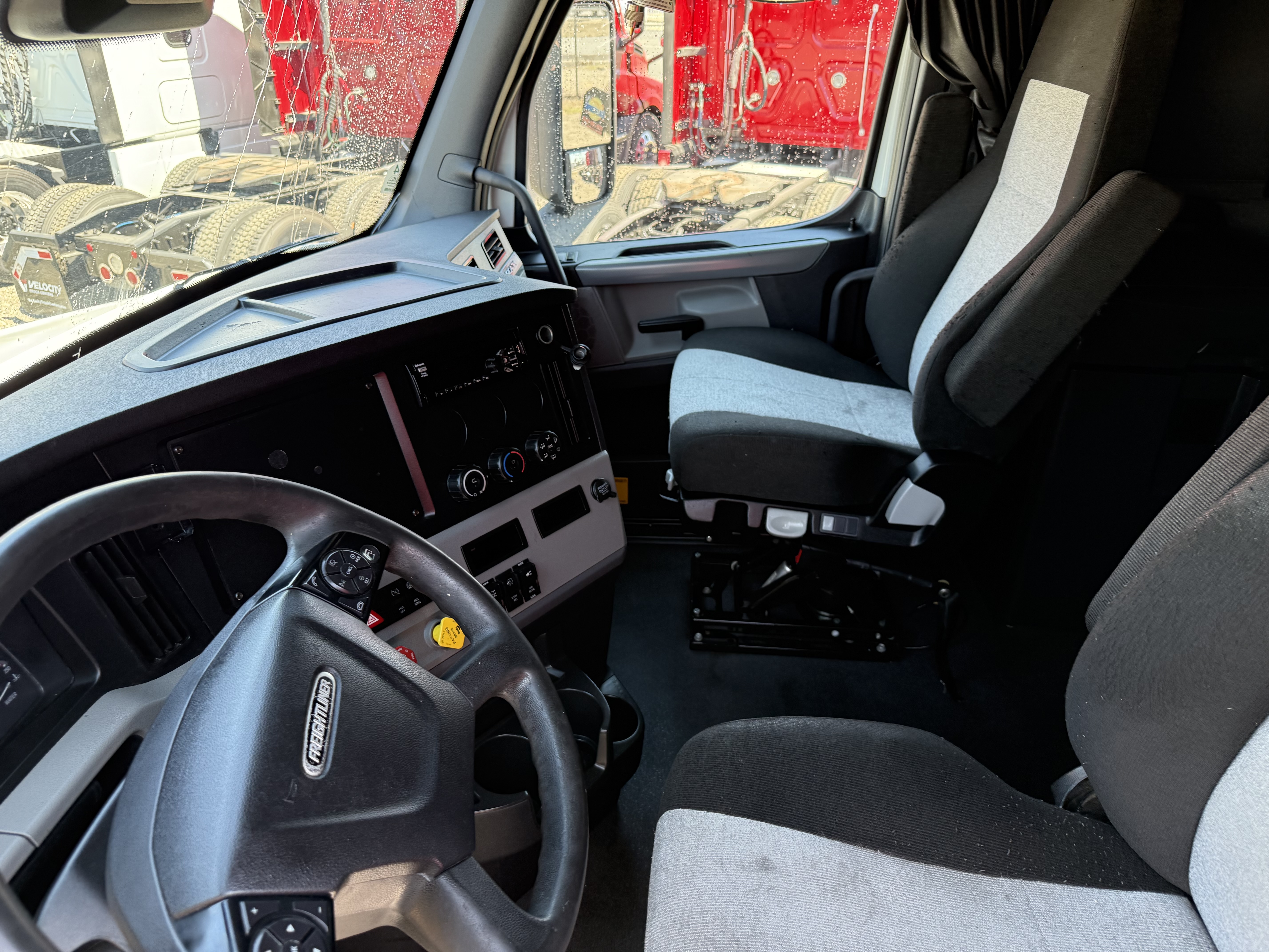 2021 FREIGHTLINER CASCADIA 126SLP - image 12