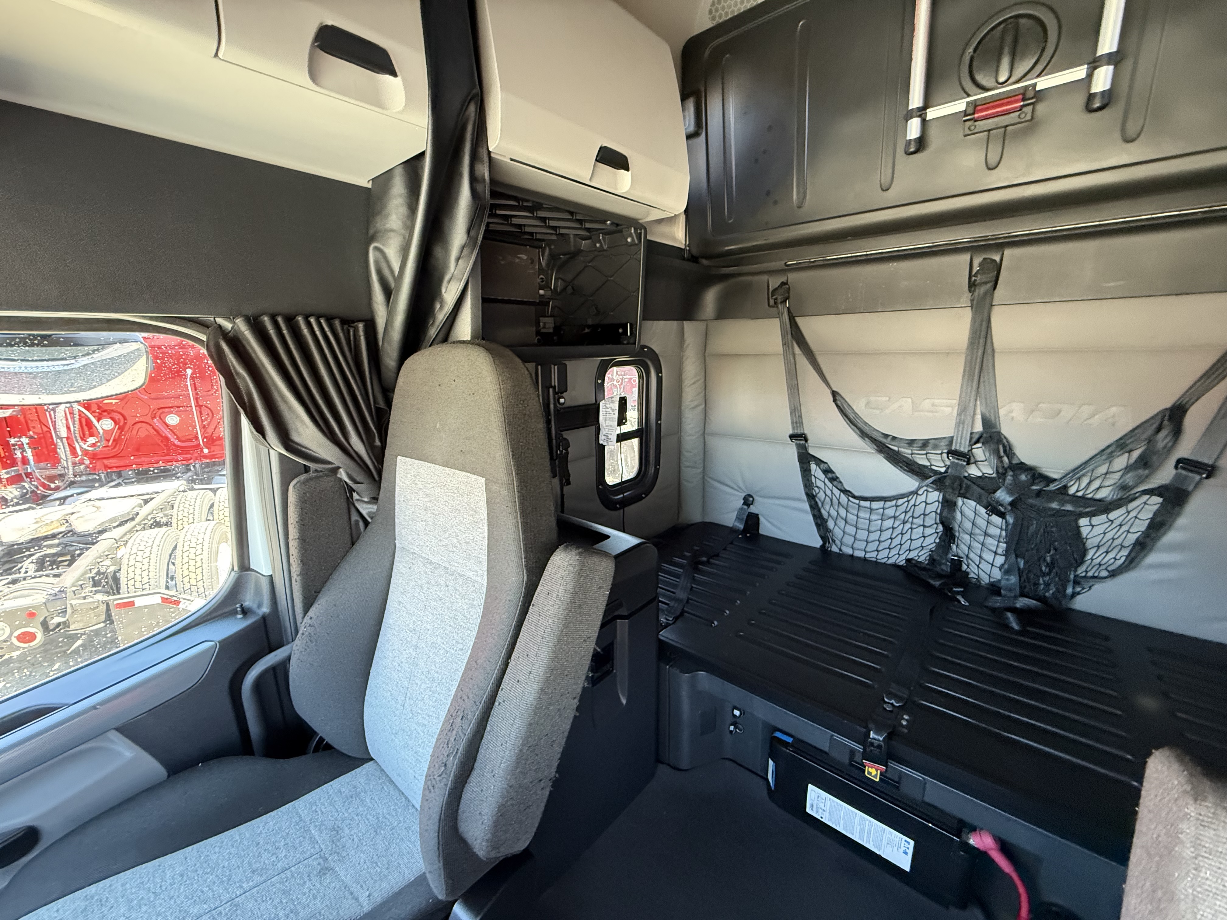 2021 FREIGHTLINER CASCADIA 126SLP - image 13